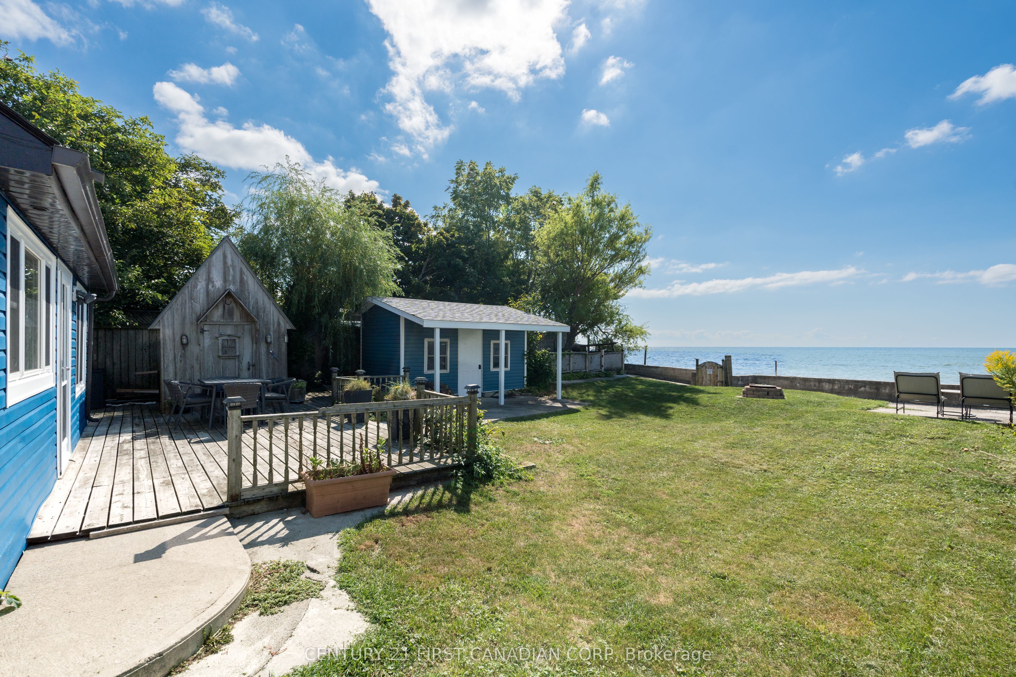 18512 Erie Shore Drive S Property Photo 3
