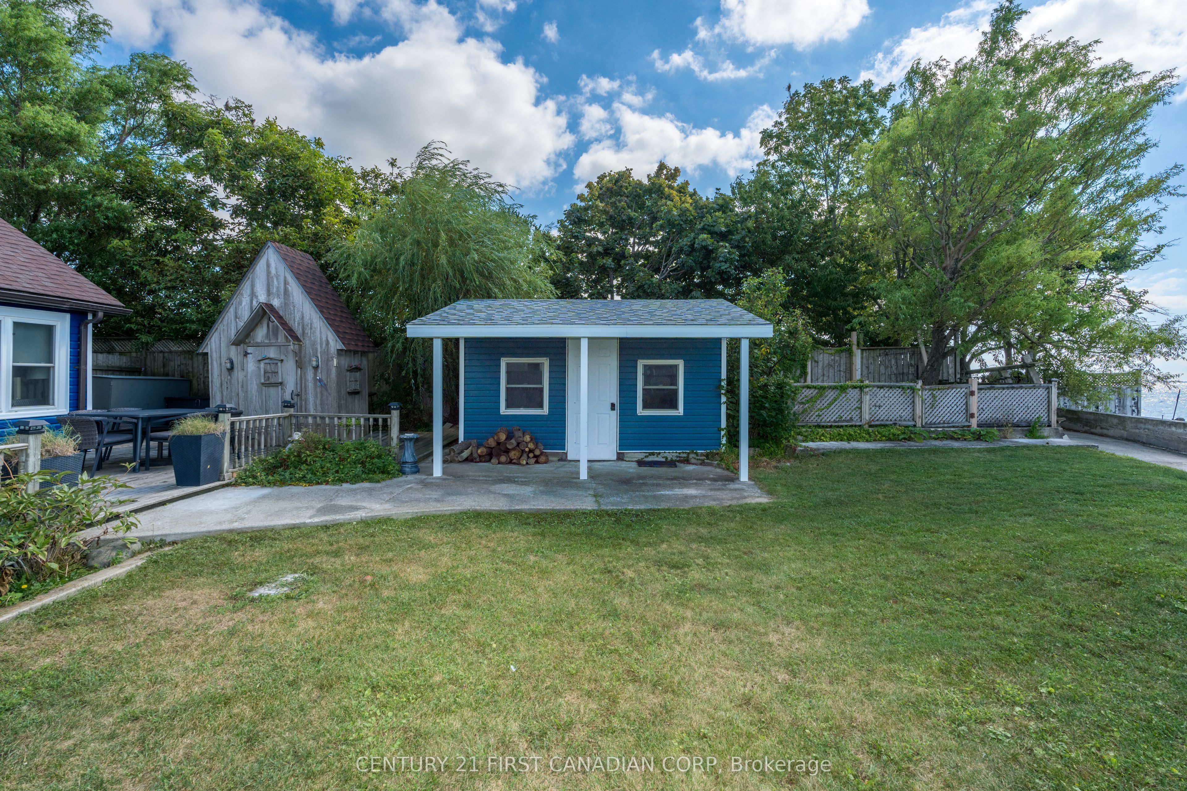 18512 Erie Shore Drive S Property Photo 4