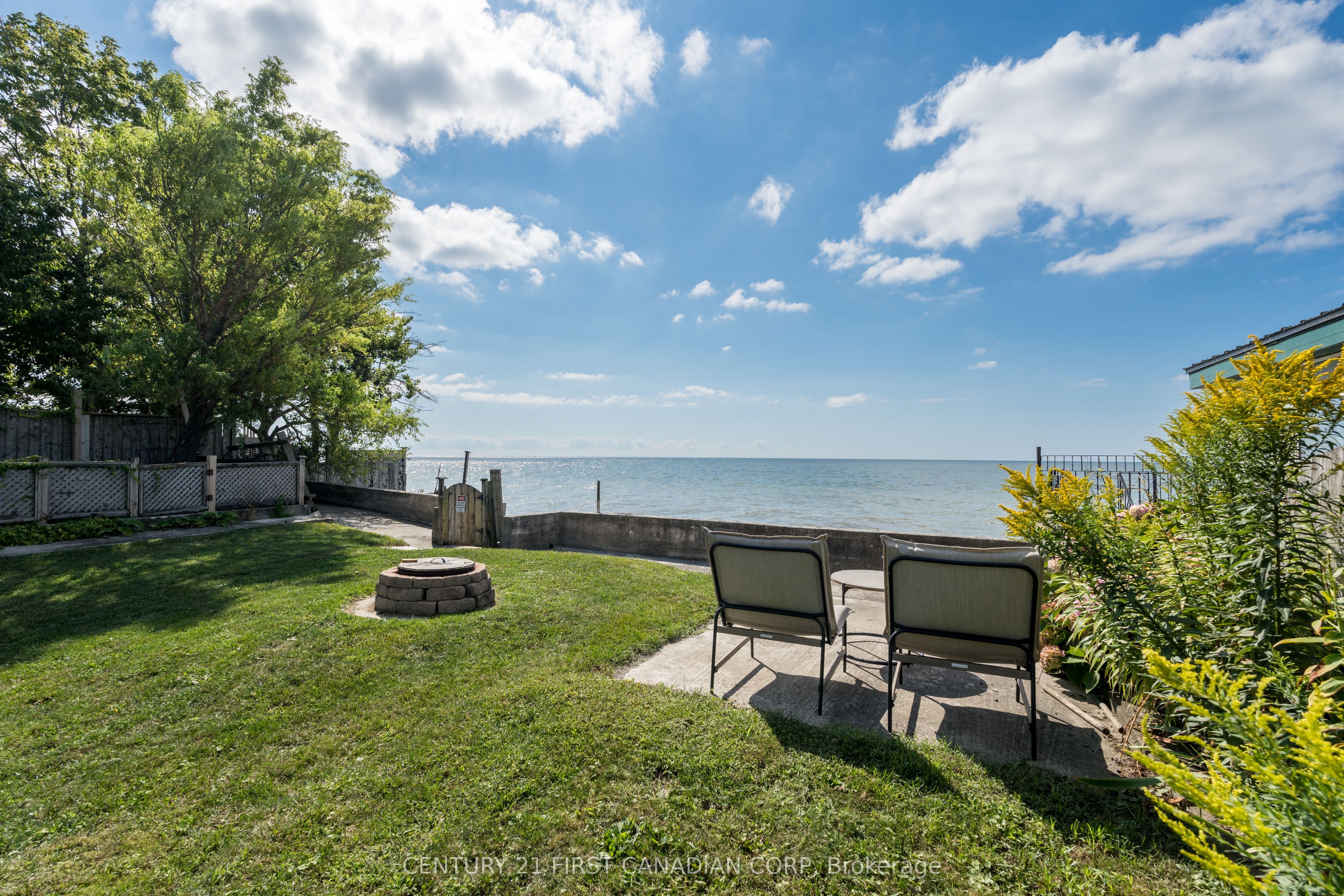 18512 Erie Shore Drive S Property Photo 5