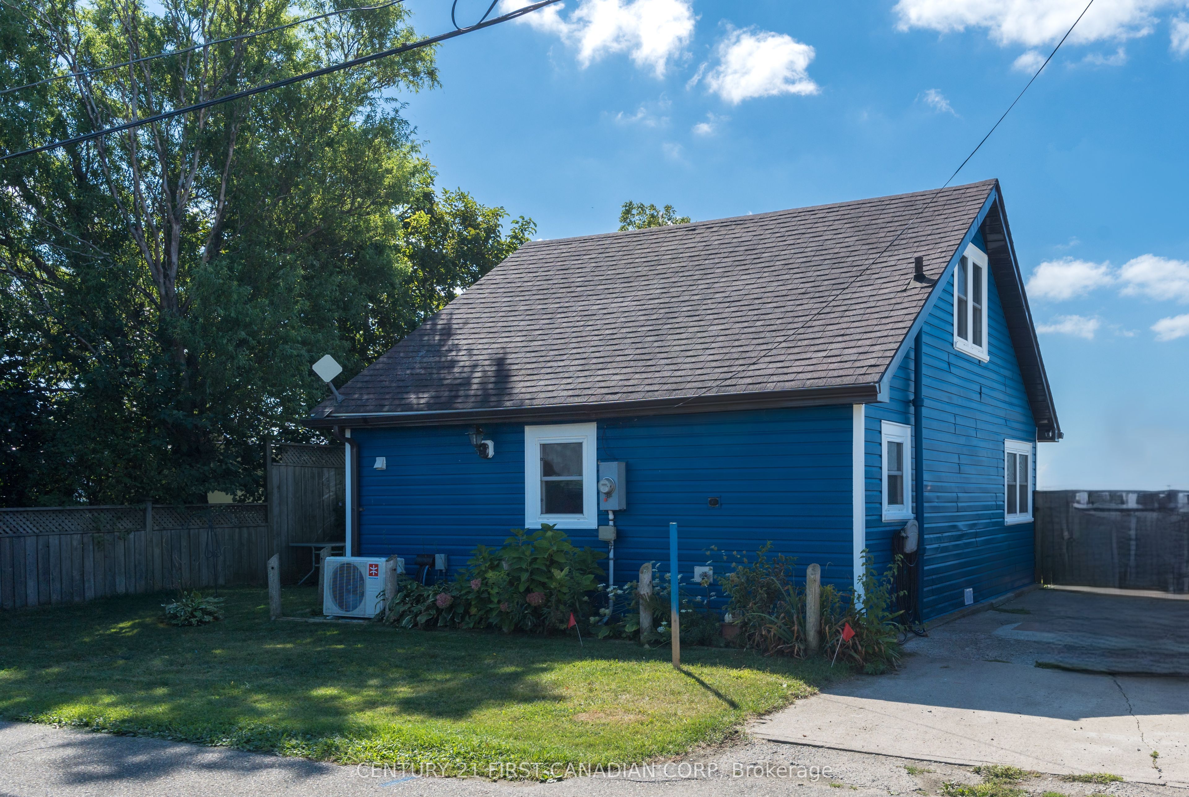 18512 Erie Shore Drive S Property Photo 14