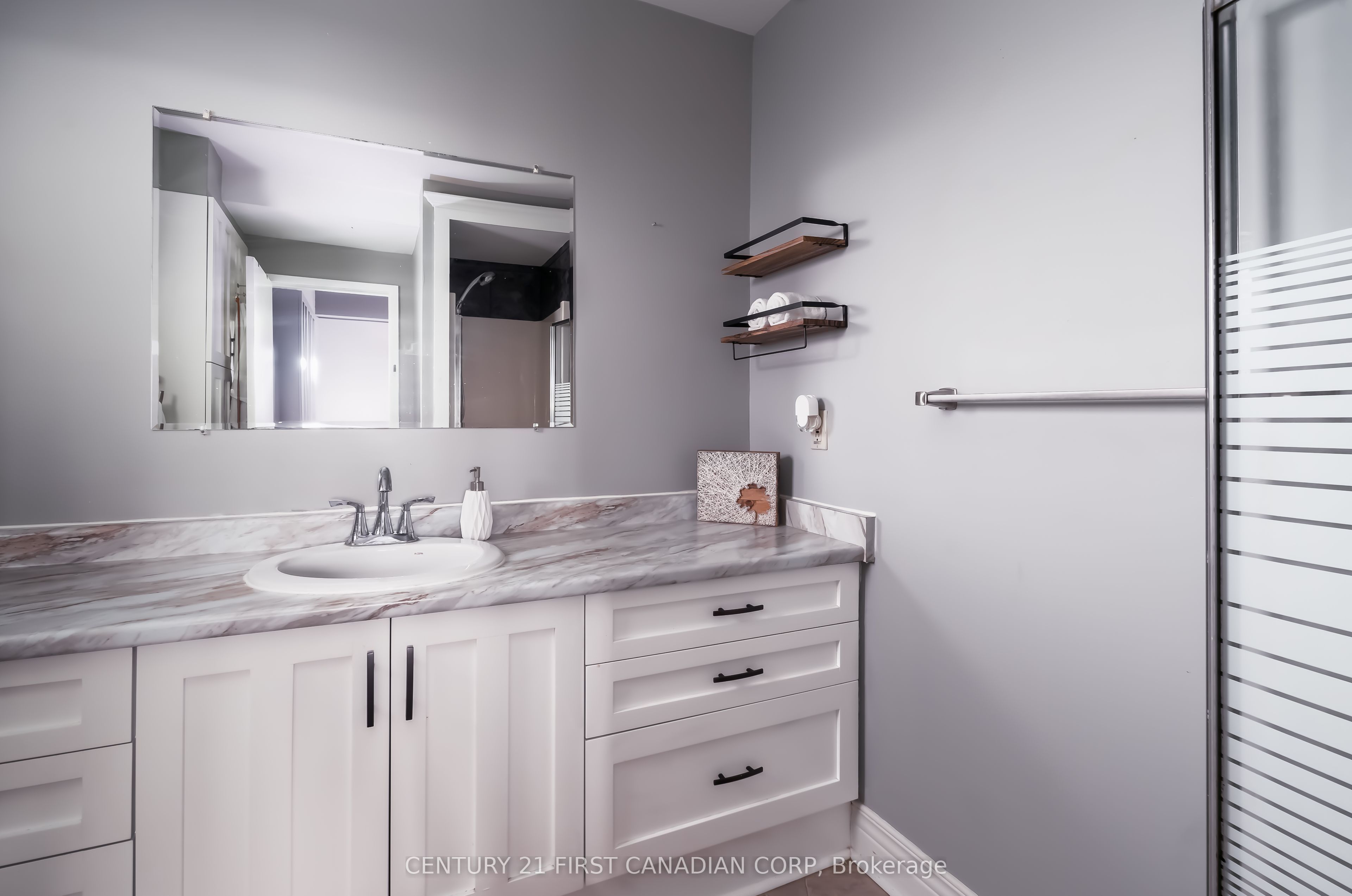18512 Erie Shore Drive S Property Photo 18