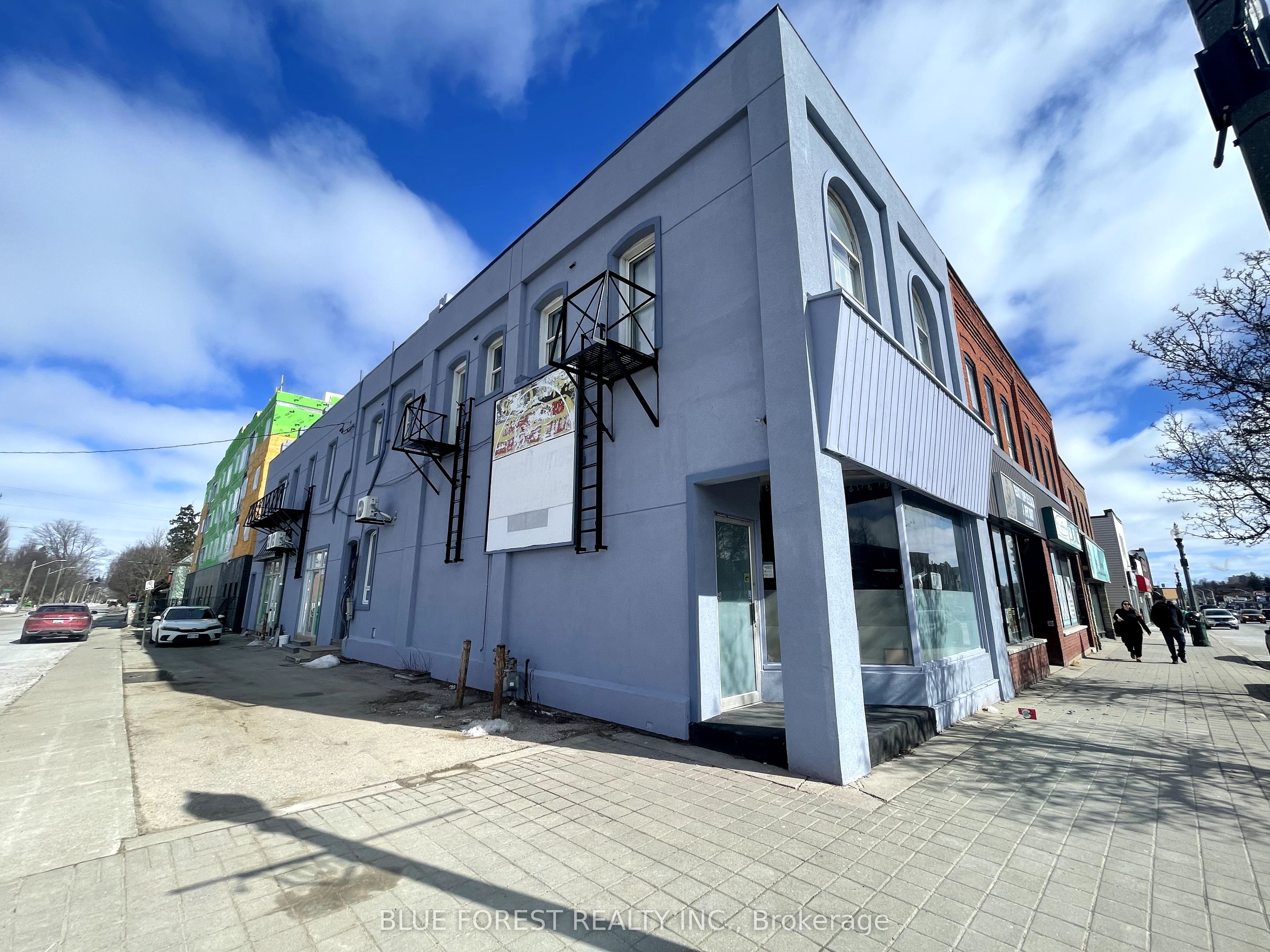 577 Dundas Street Property Photo 1