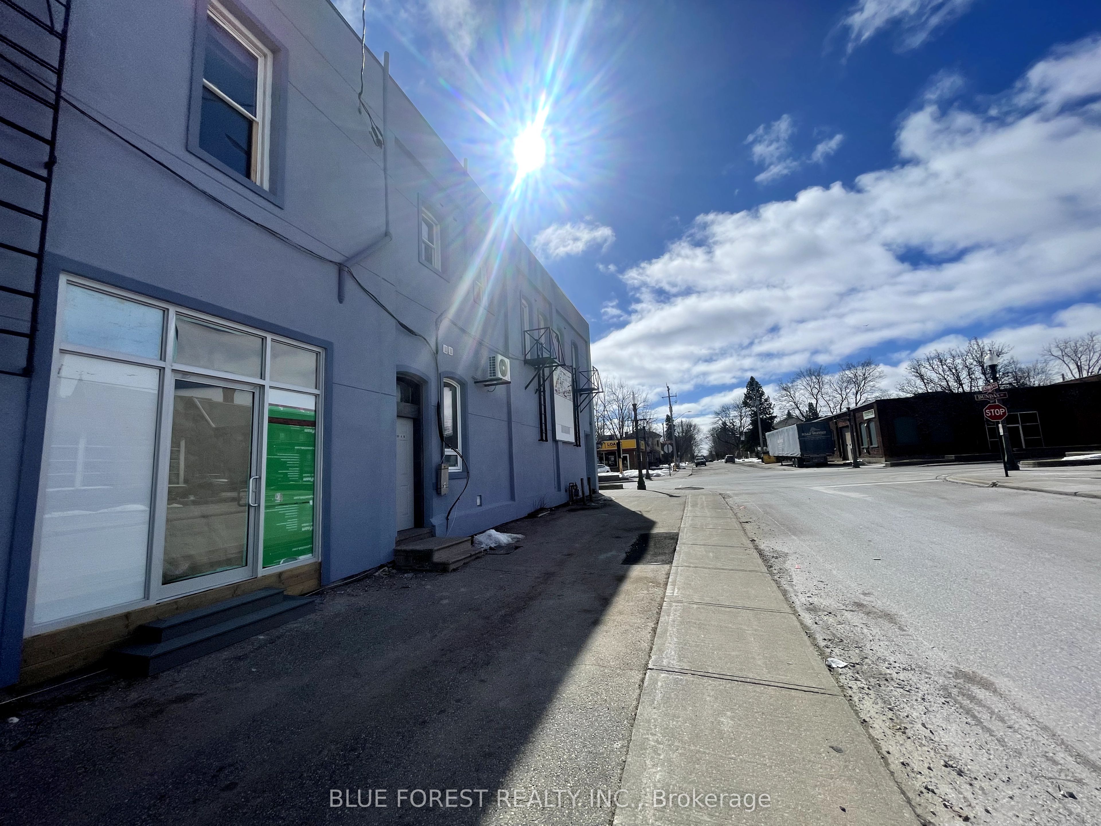577 Dundas Street Property Photo 2