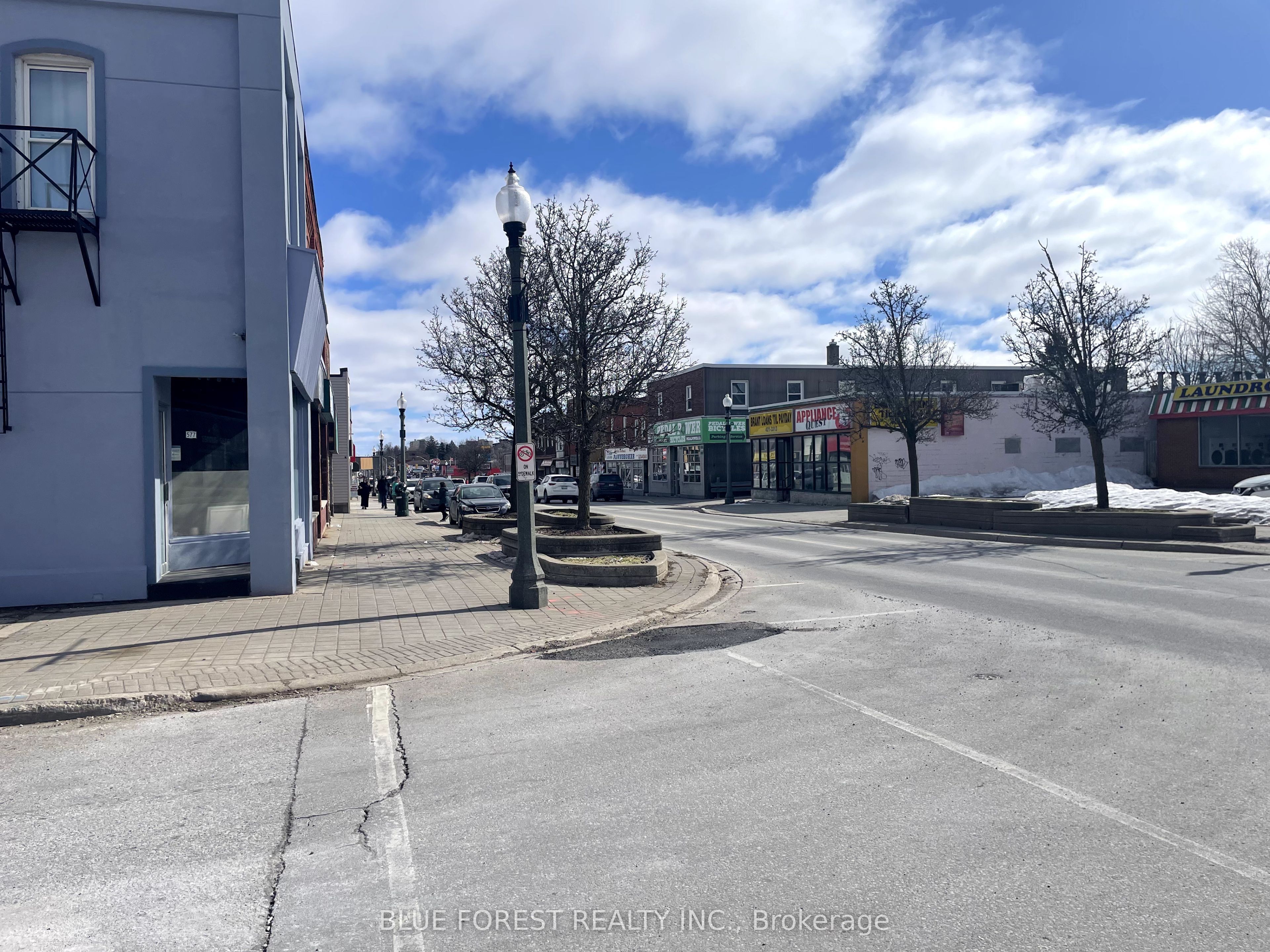 577 Dundas Street Property Photo 3
