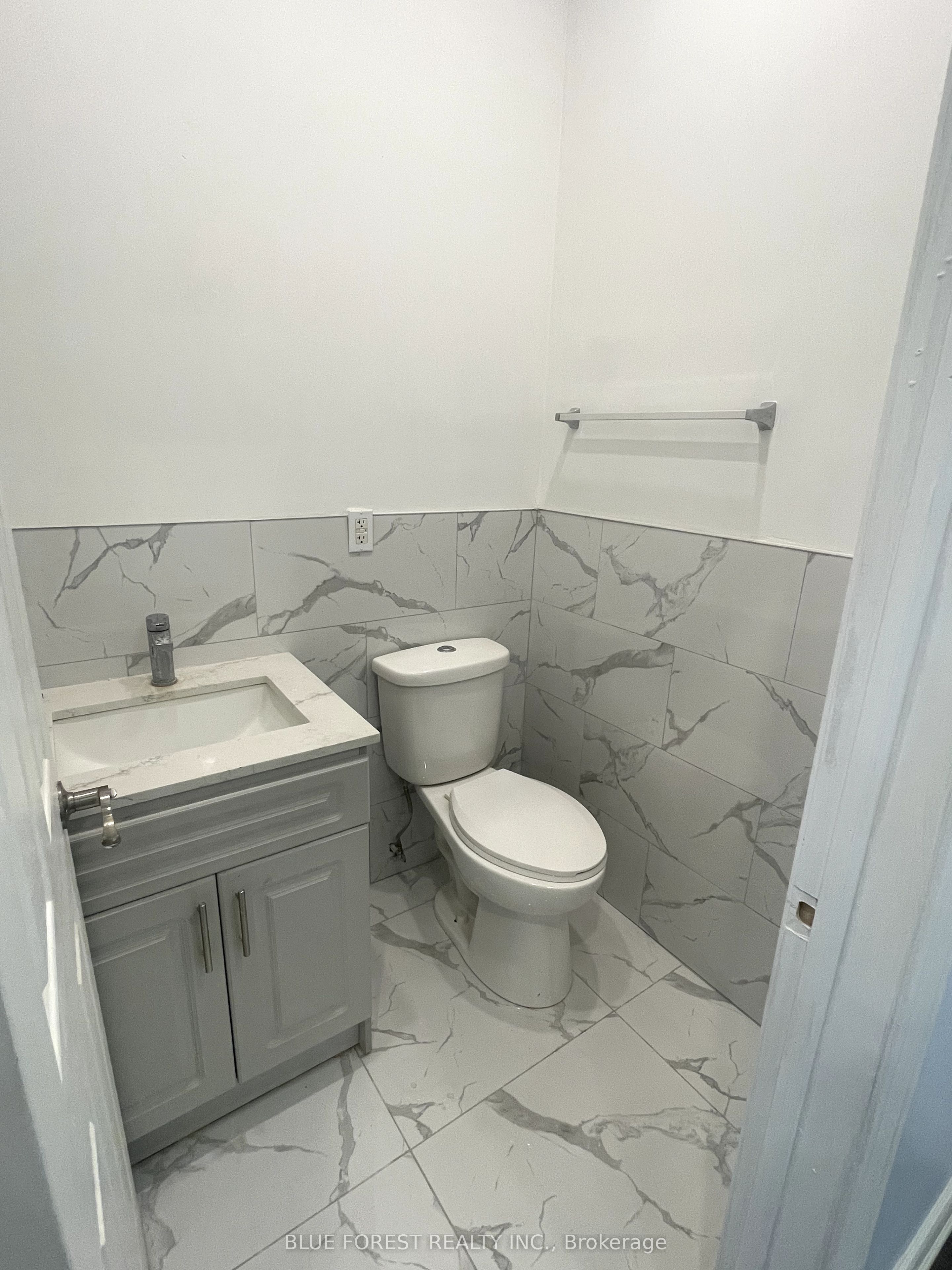 577 Dundas Street Property Photo 7