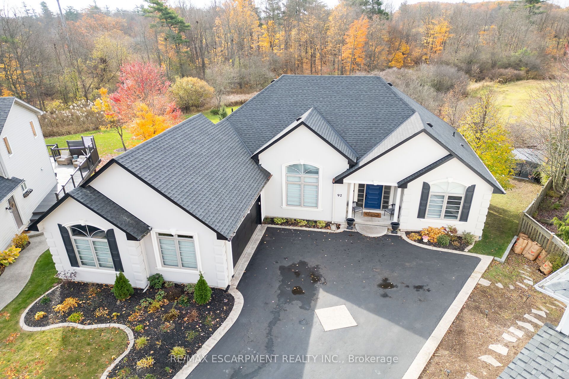 92 Celtic Dr Property Photo
