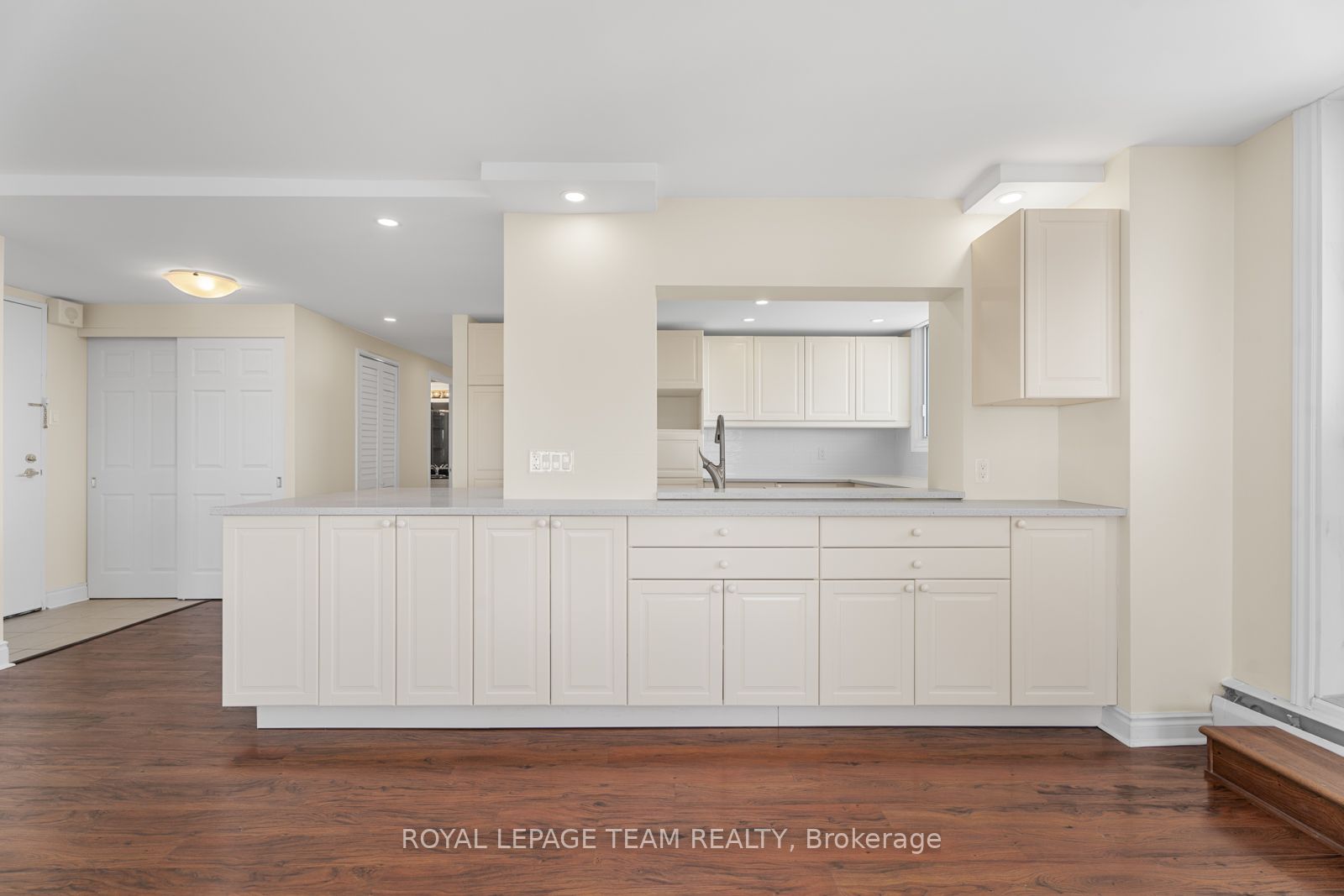 #2004 - 415 Greenview Avenue Property Photo 5