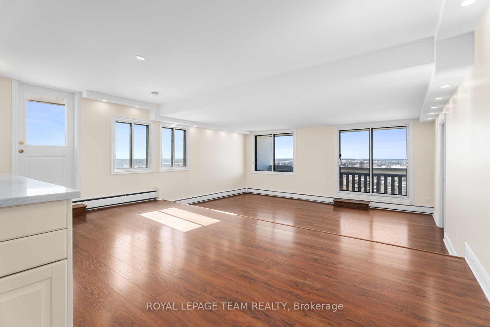 #2004 - 415 Greenview Avenue Property Photo 6
