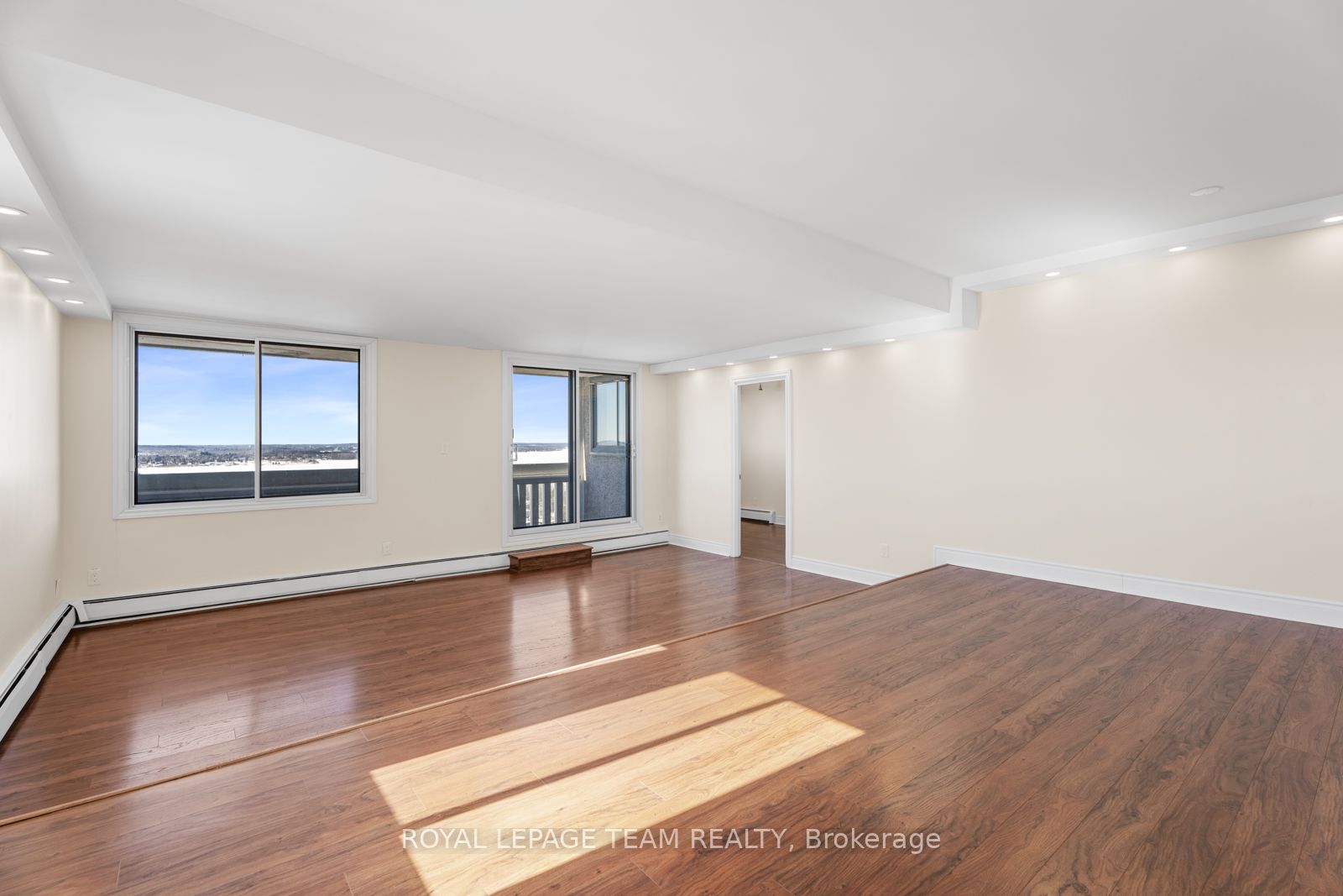 #2004 - 415 Greenview Avenue Property Photo 7