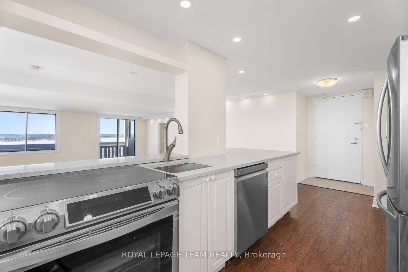 #2004 - 415 Greenview Avenue Property Photo 10