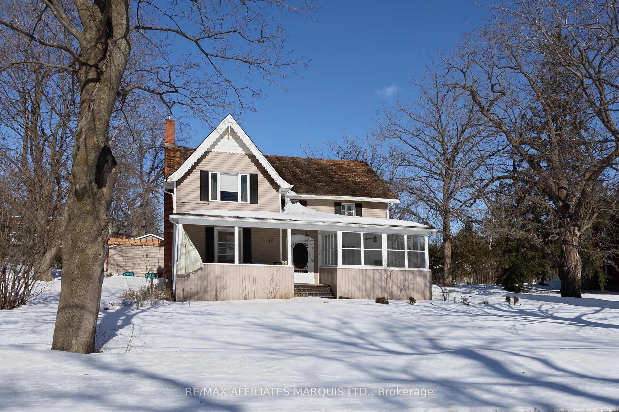 16 Lakeshore Drive Property Photo