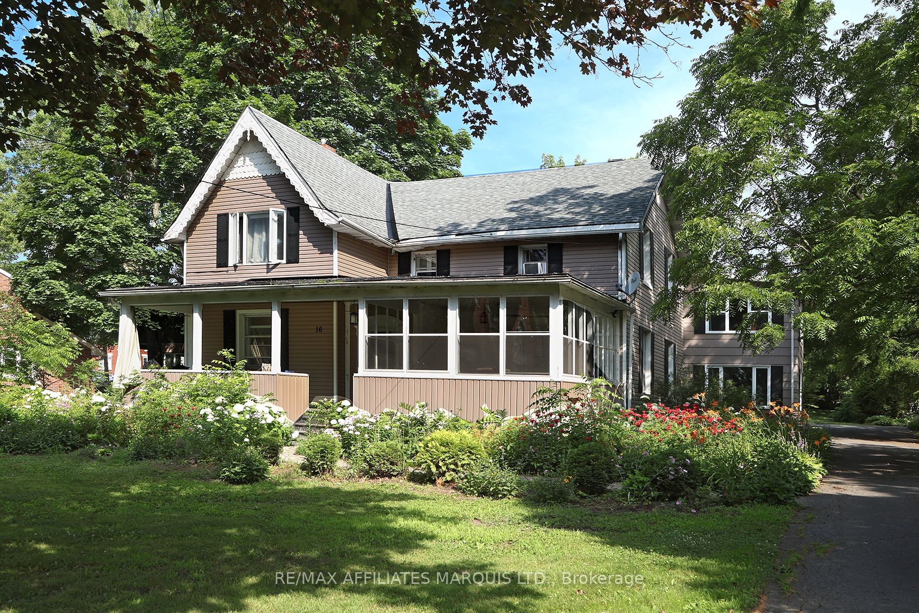 16 Lakeshore Drive Property Photo 1