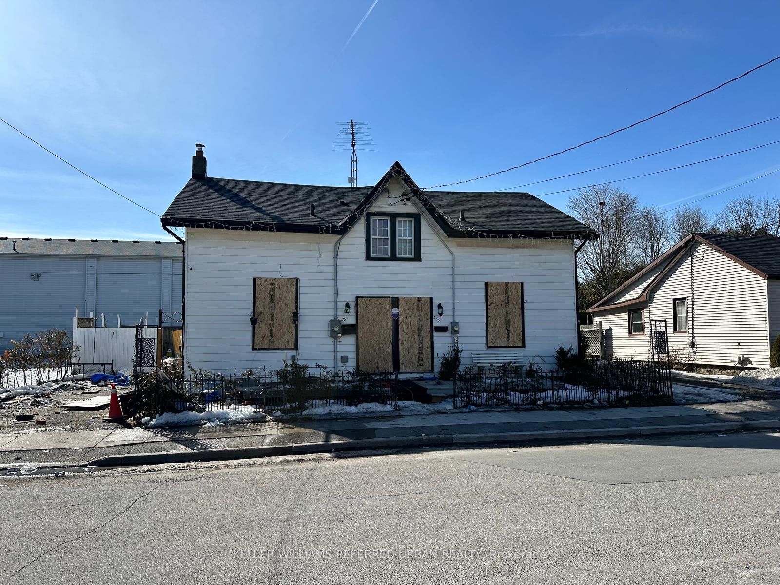 351 John Street Property Photo 3