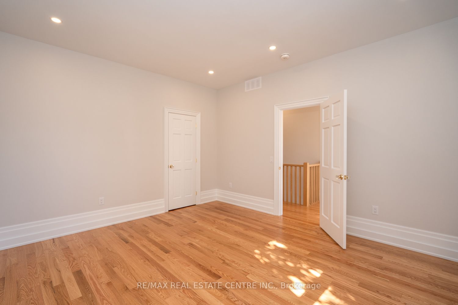 154 Main Street W Property Photo 30