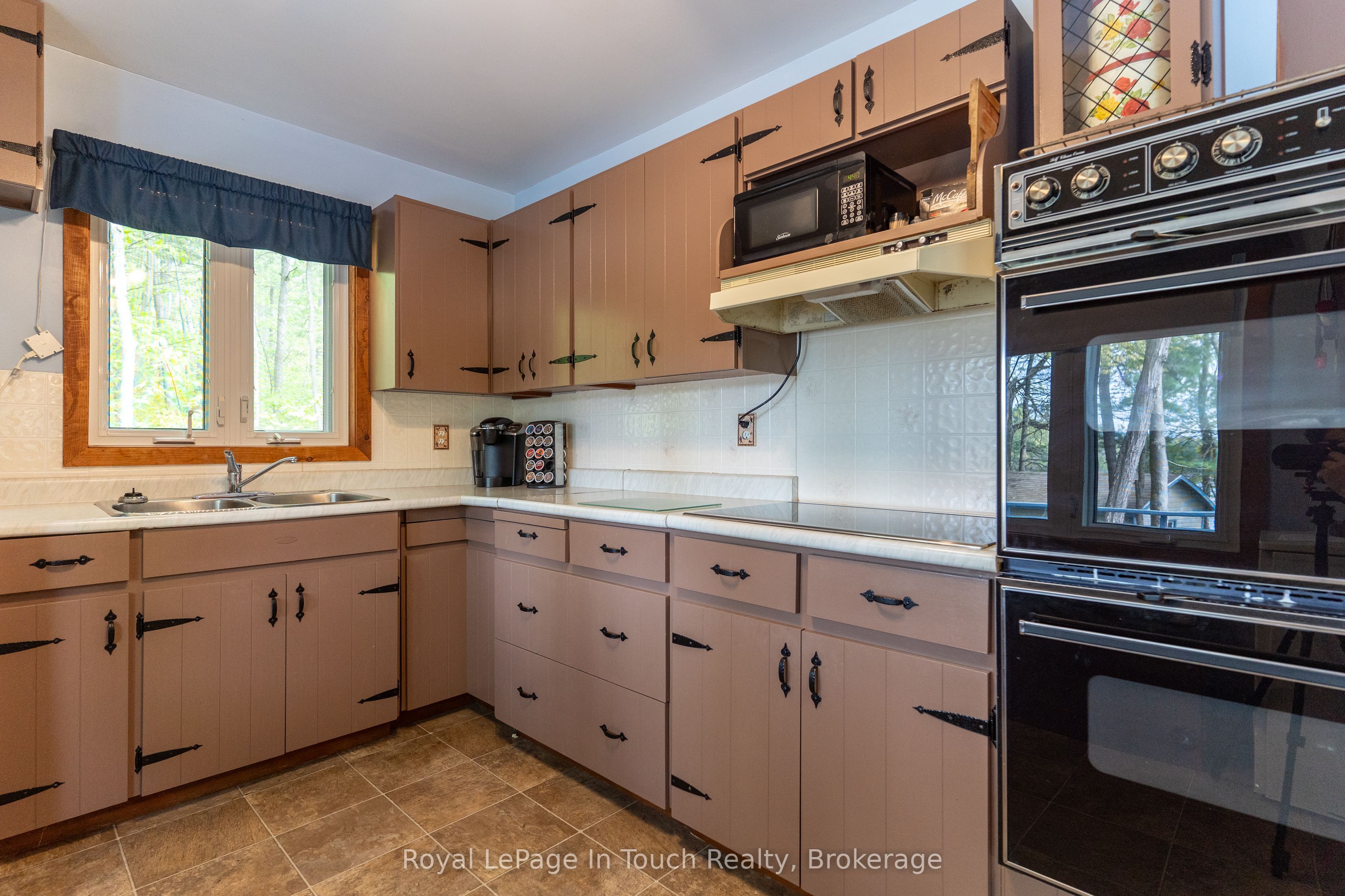 10080 Georgian Bay Shore N/a Property Photo 8