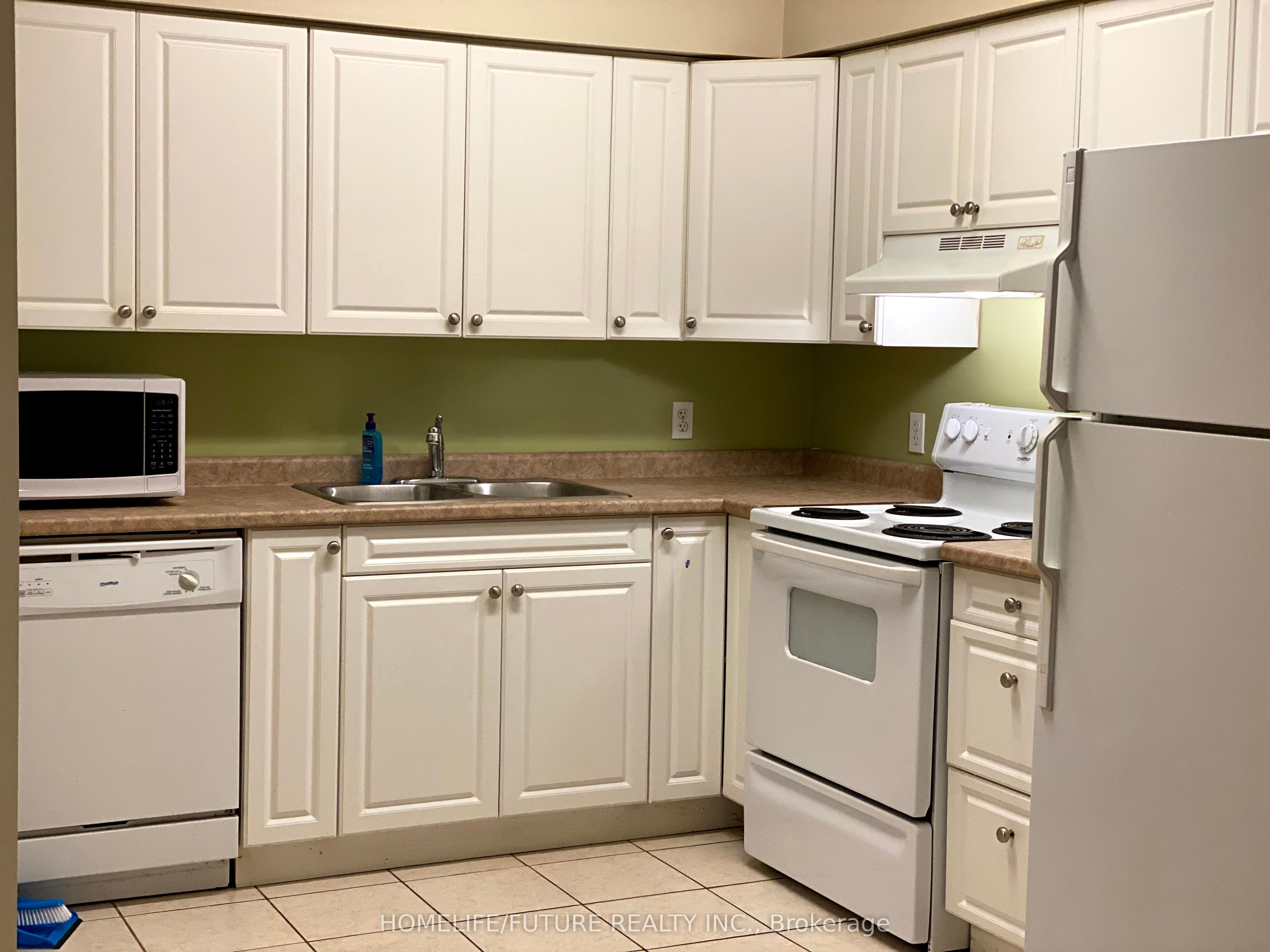 271 Lester Street 402 Property Photo 3