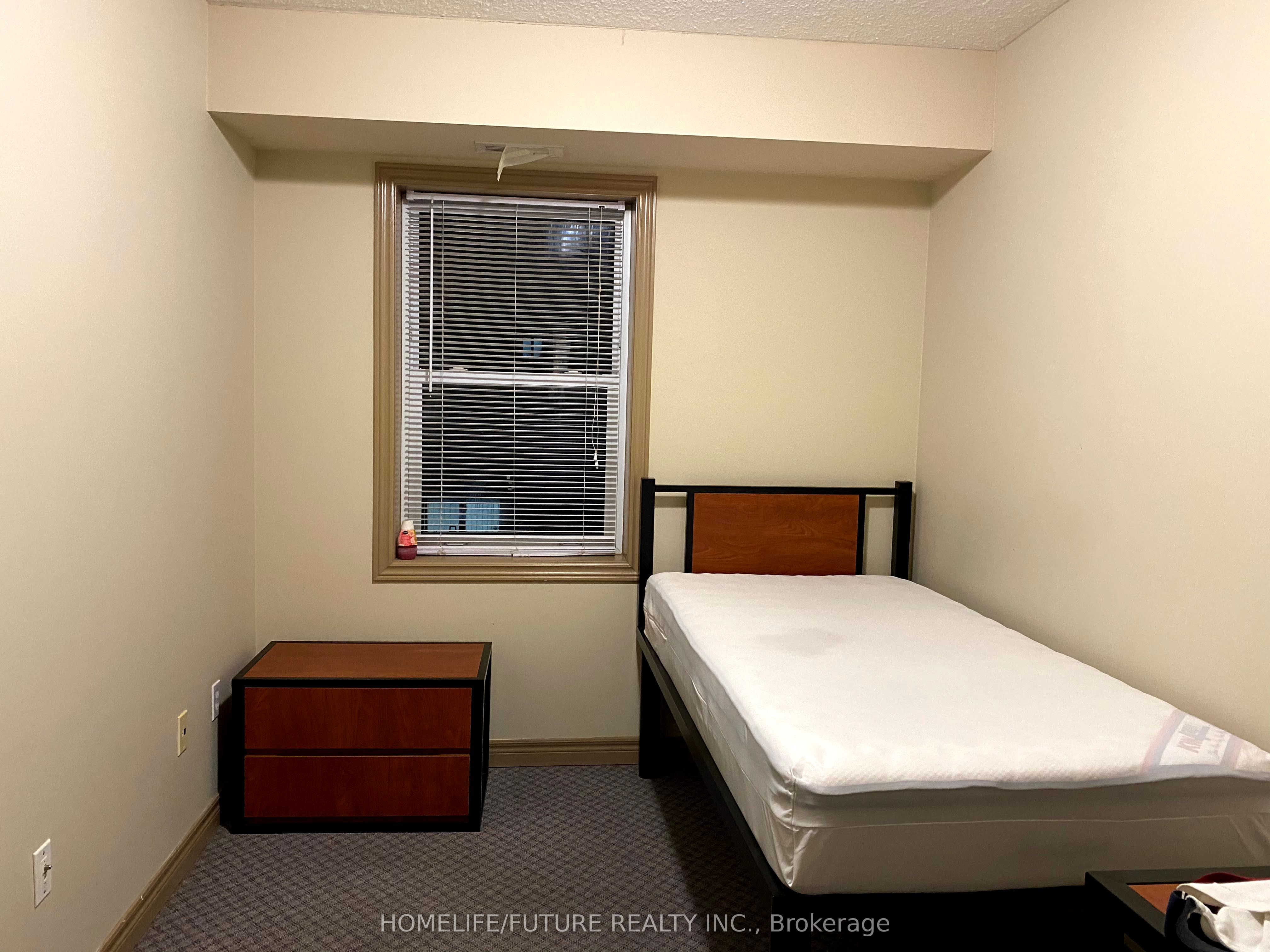 271 Lester Street 402 Property Photo 5