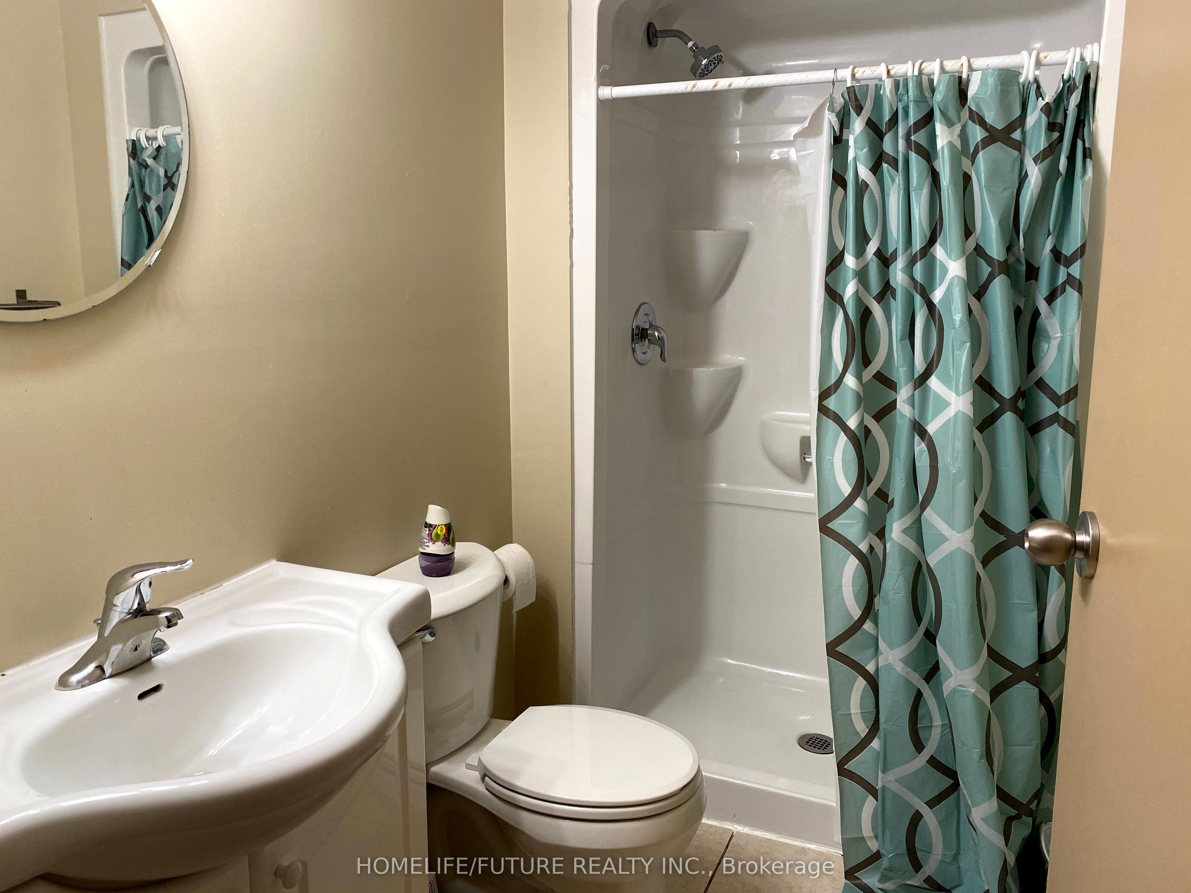 271 Lester Street 402 Property Photo 6
