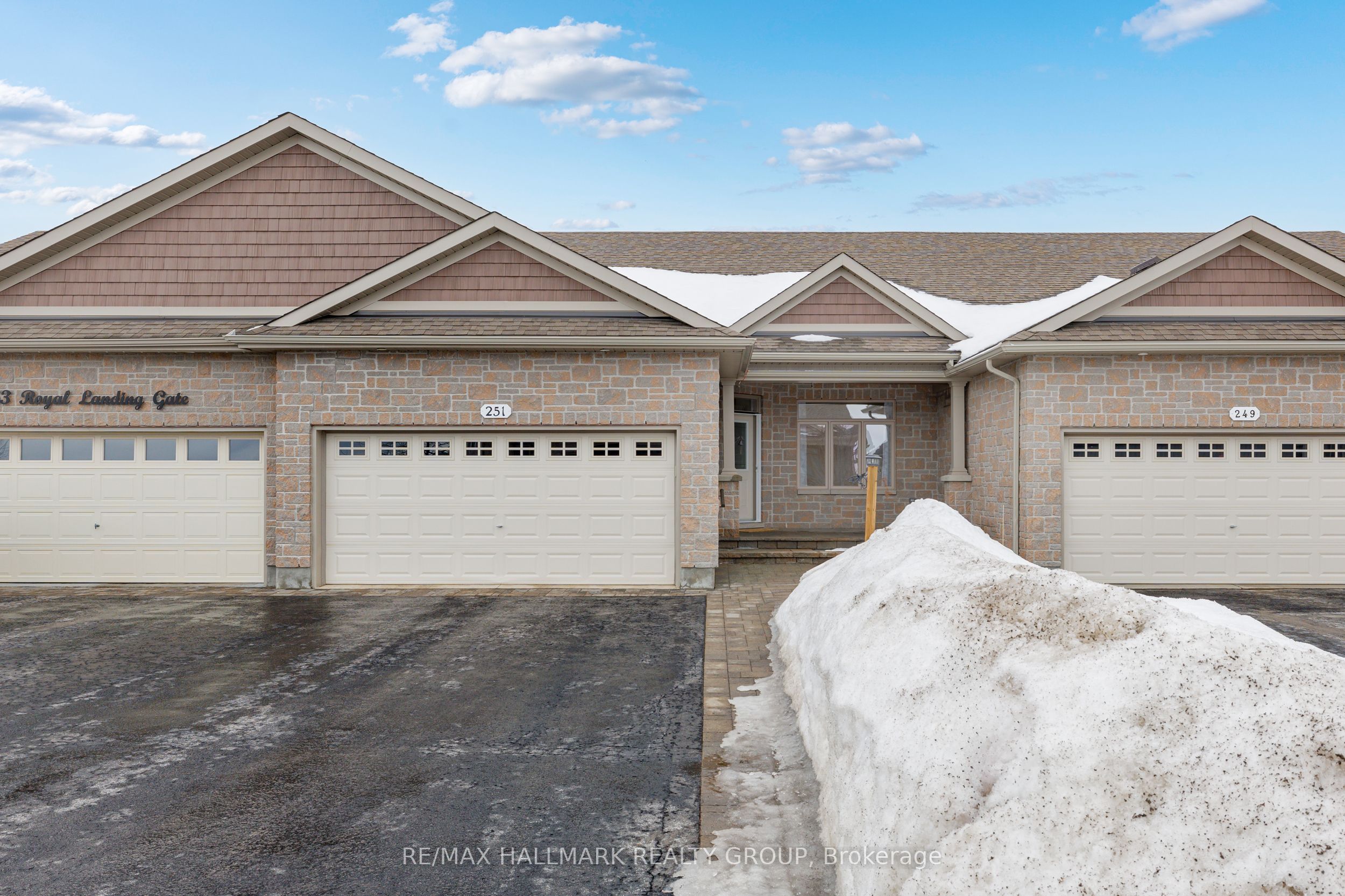 251 Royal Landing Gate Property Photo