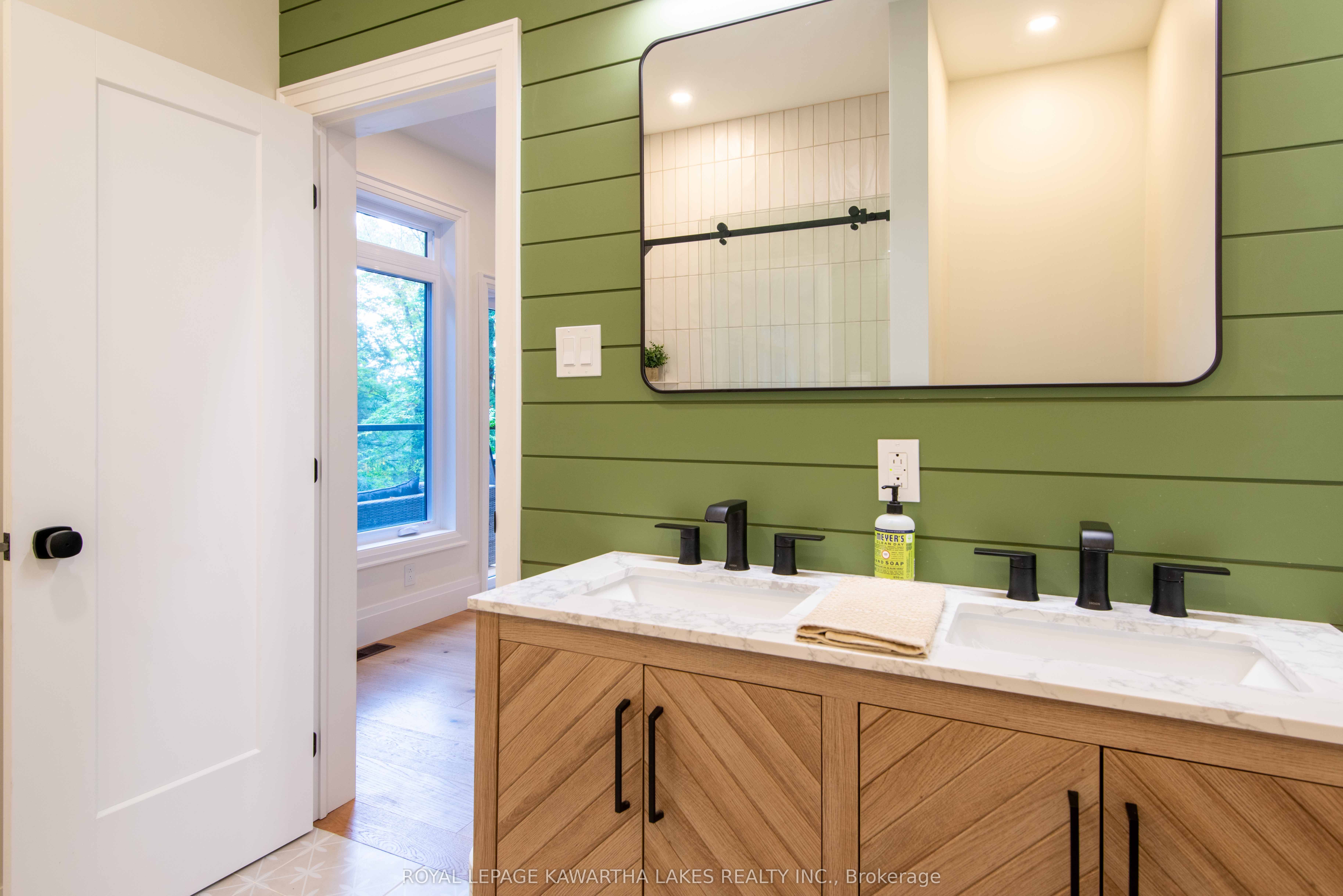 1215 Balmoral Lane Property Photo 21