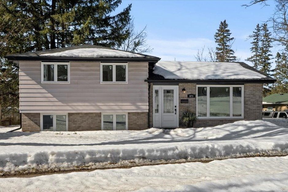 671 Stewart Street Property Photo
