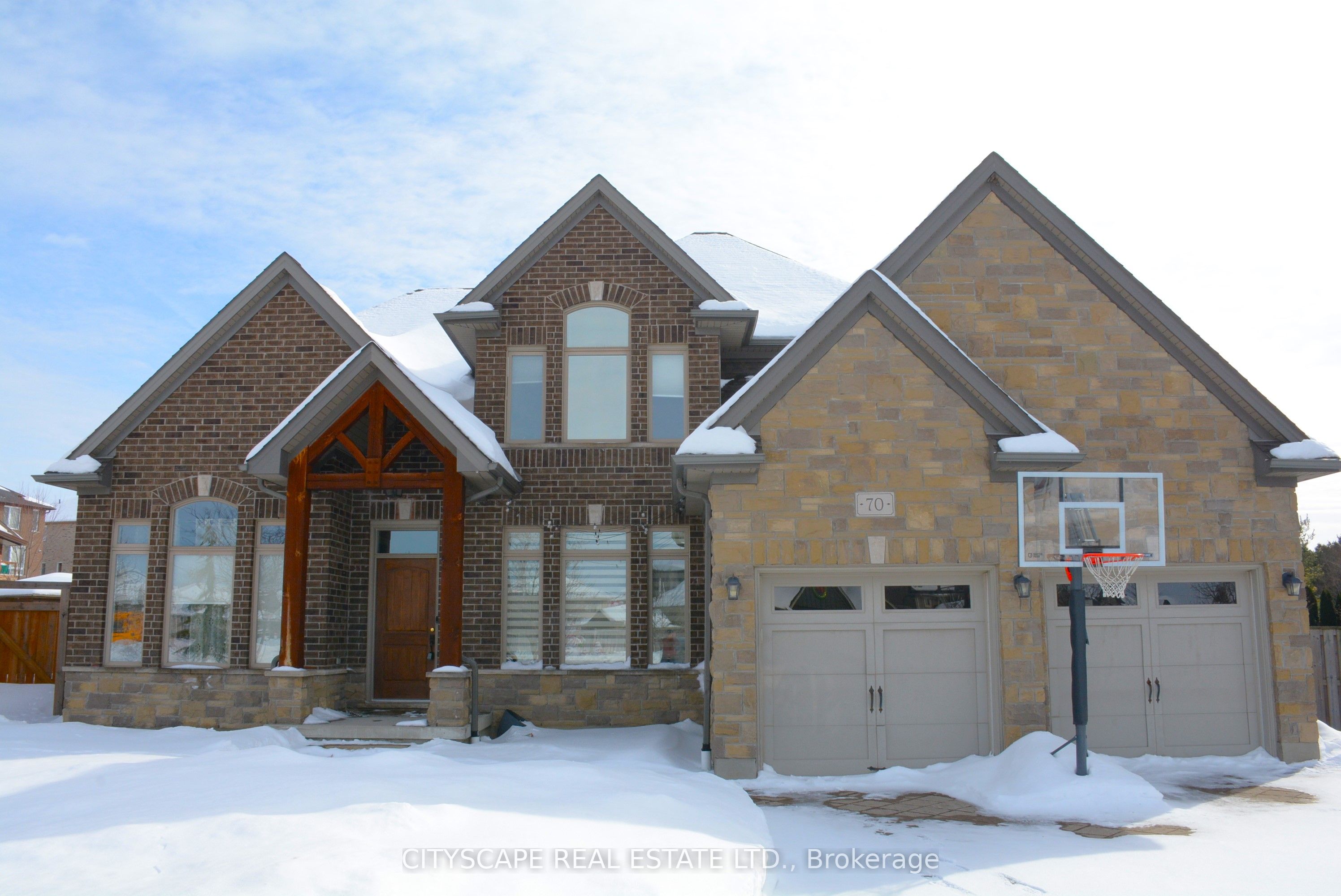 70 Fieldstone Crescent Property Photo 1