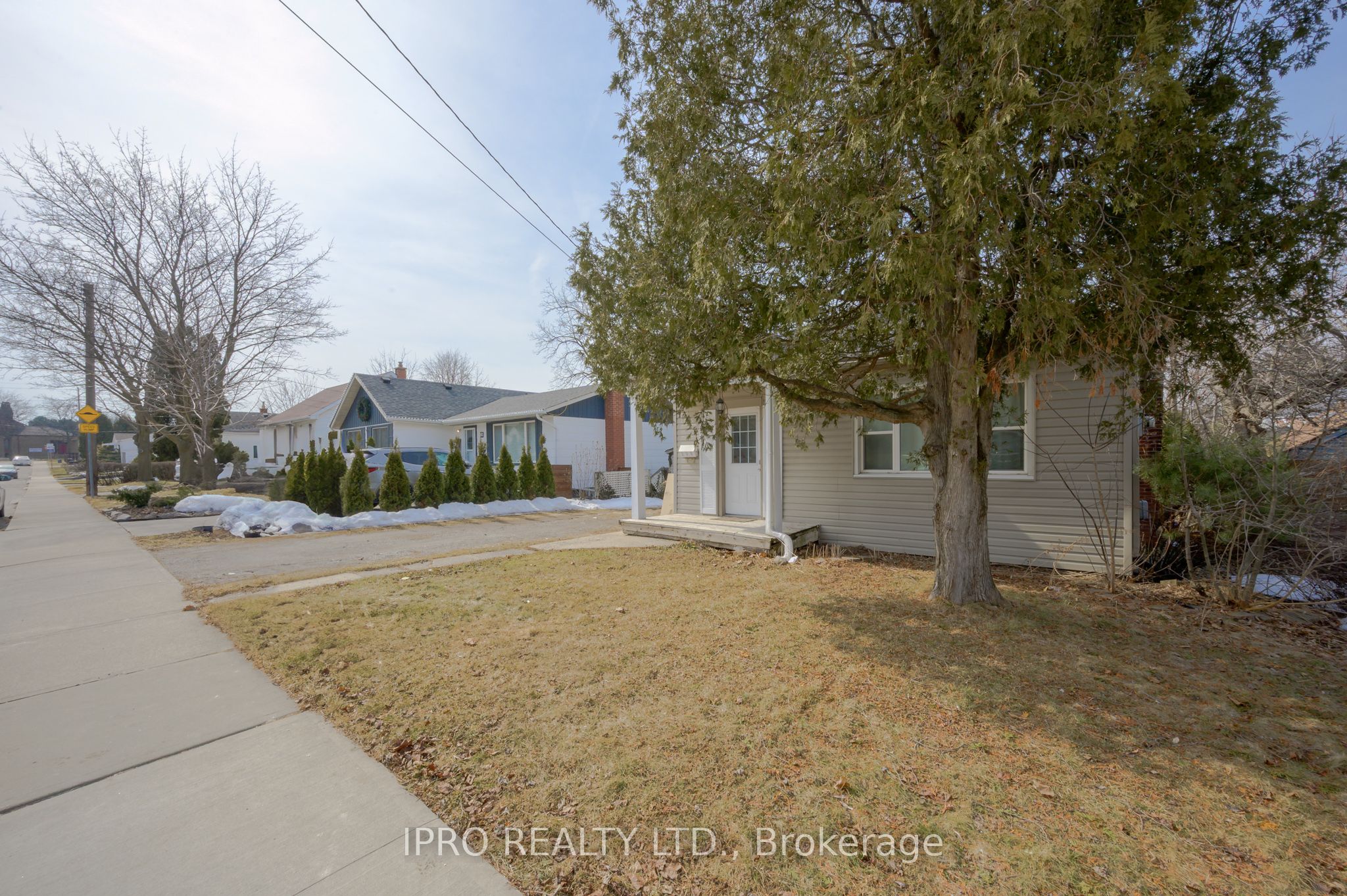 238 West 19th Street Property Photo 4