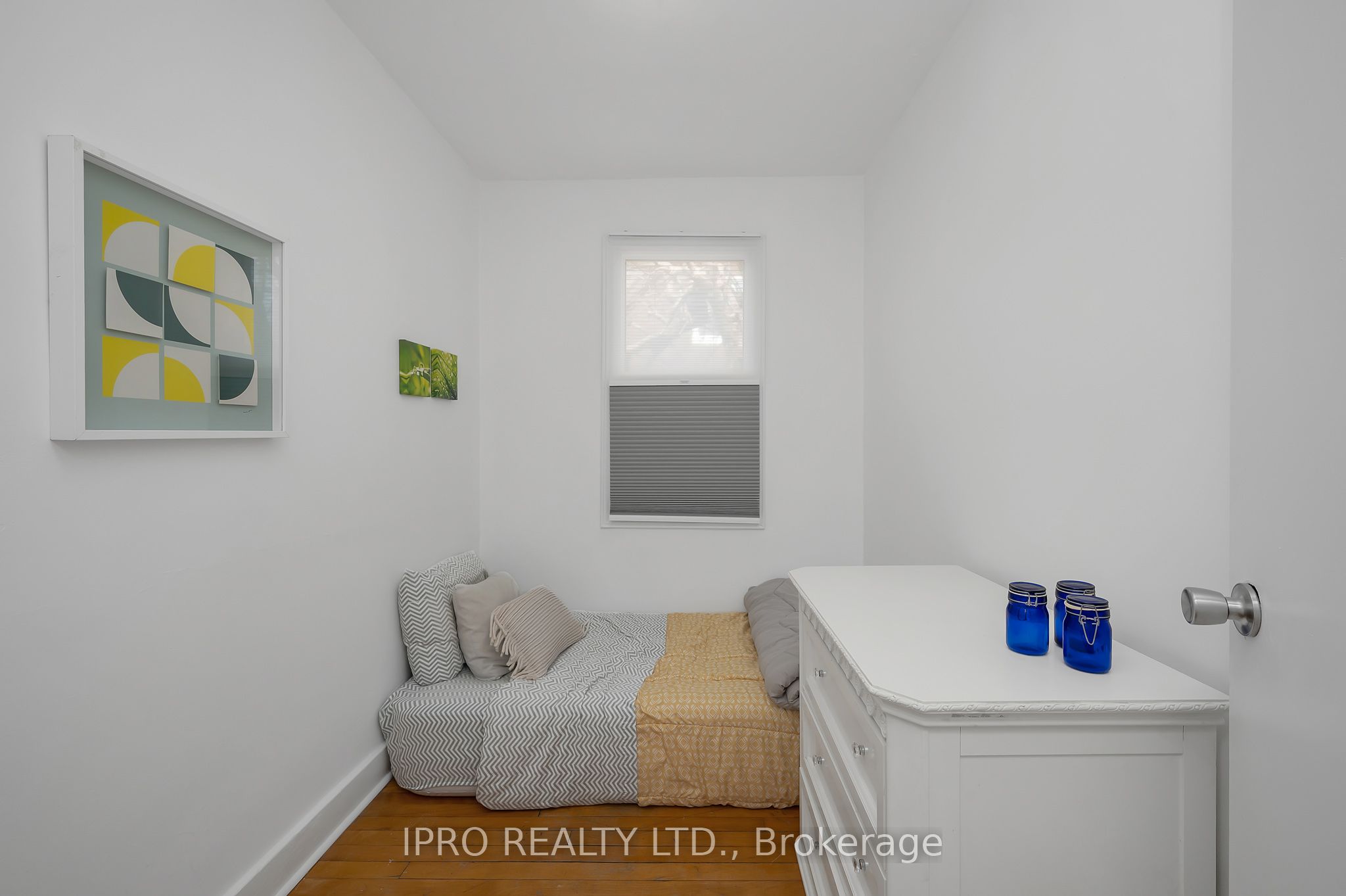 238 West 19th Street Property Photo 8