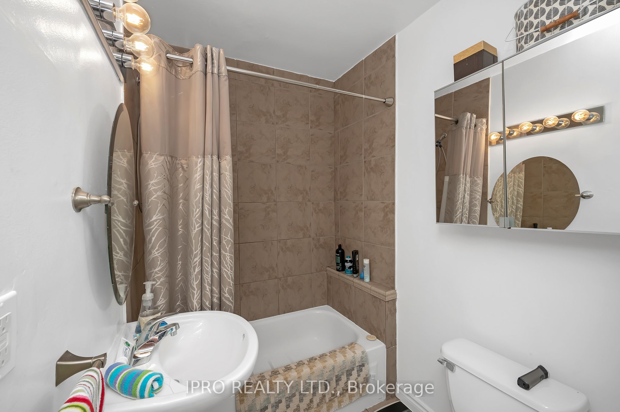 238 West 19th Street Property Photo 12