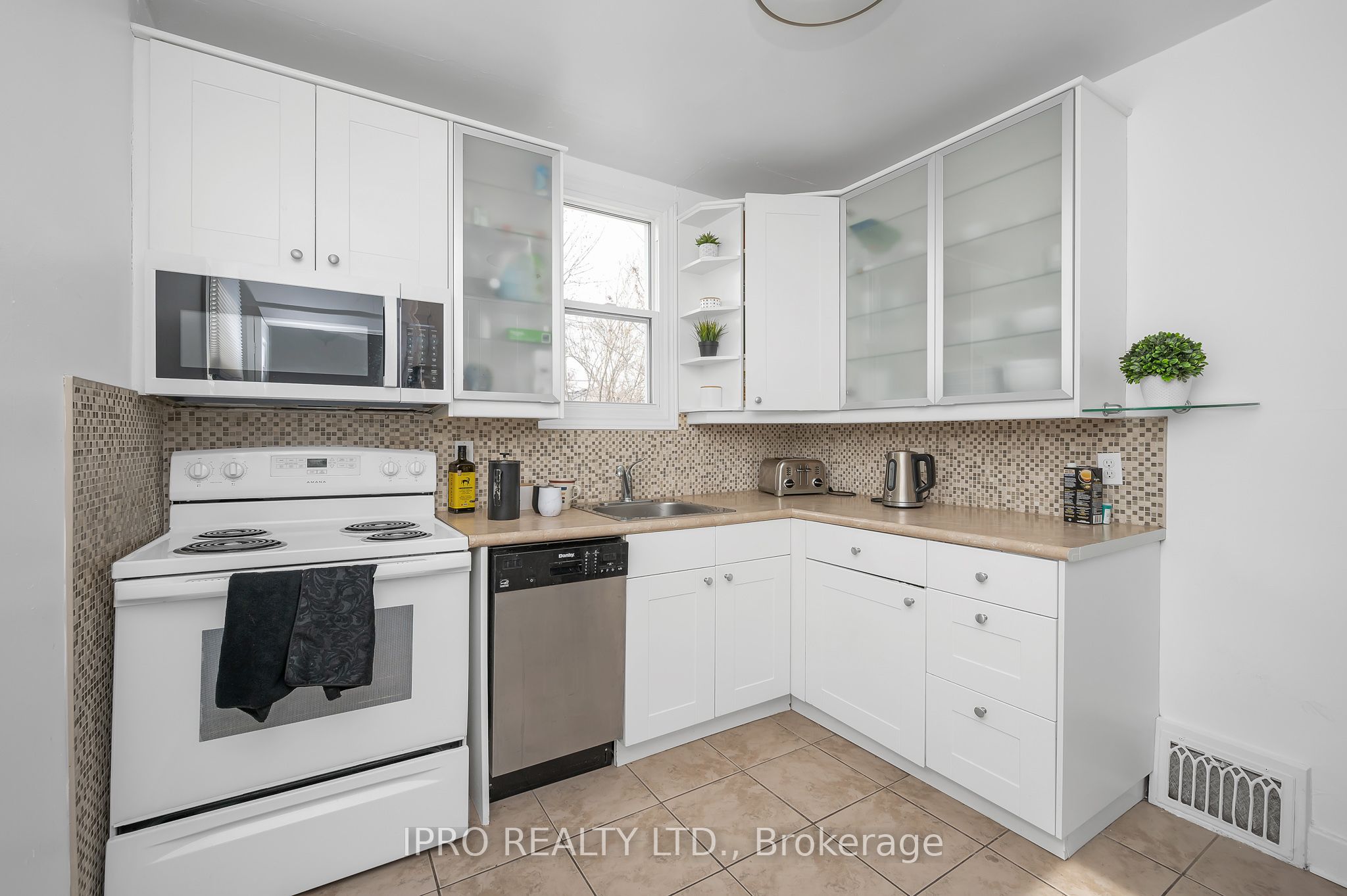 238 West 19th Street Property Photo 13