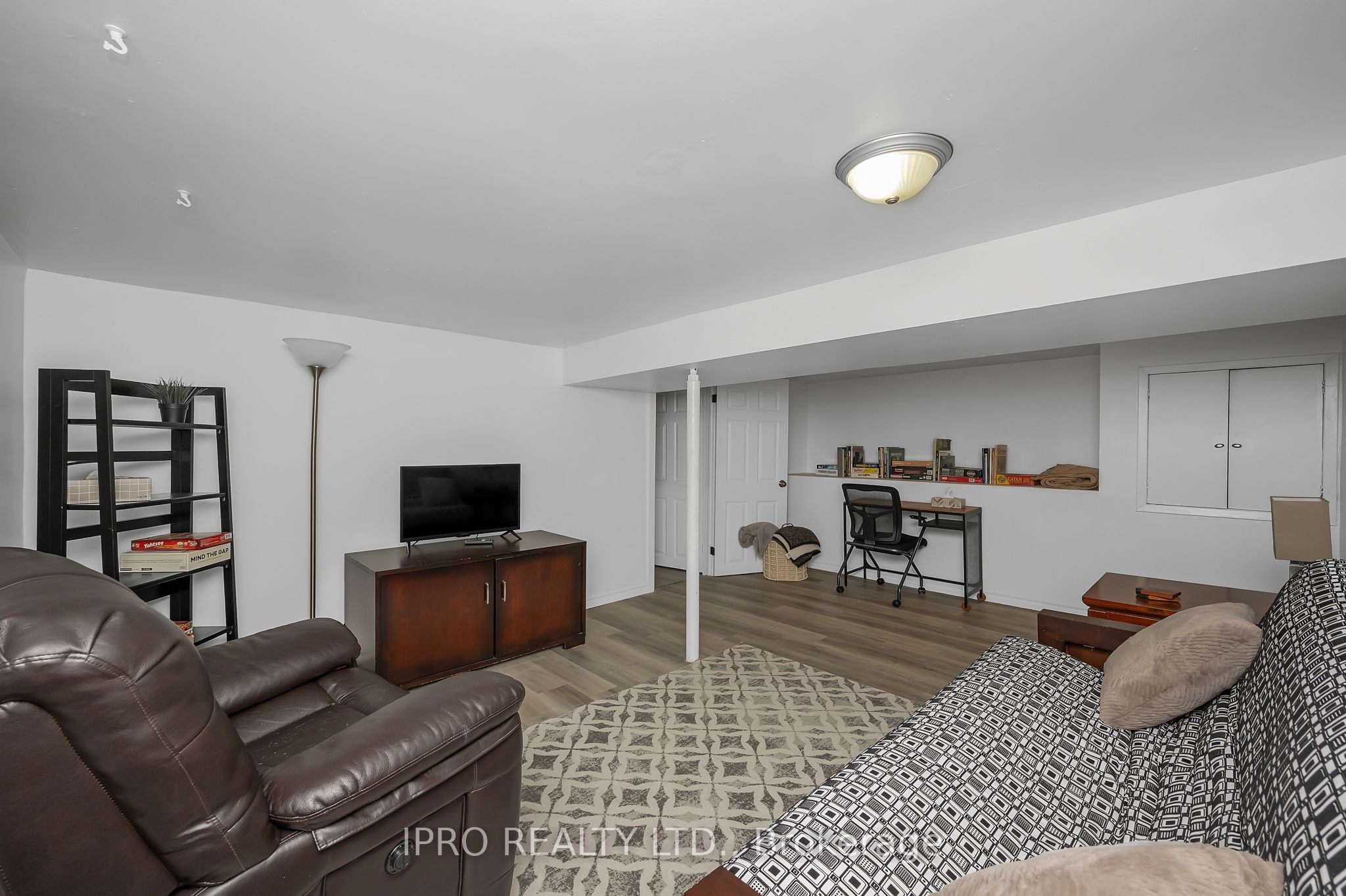 238 West 19th Street Property Photo 16