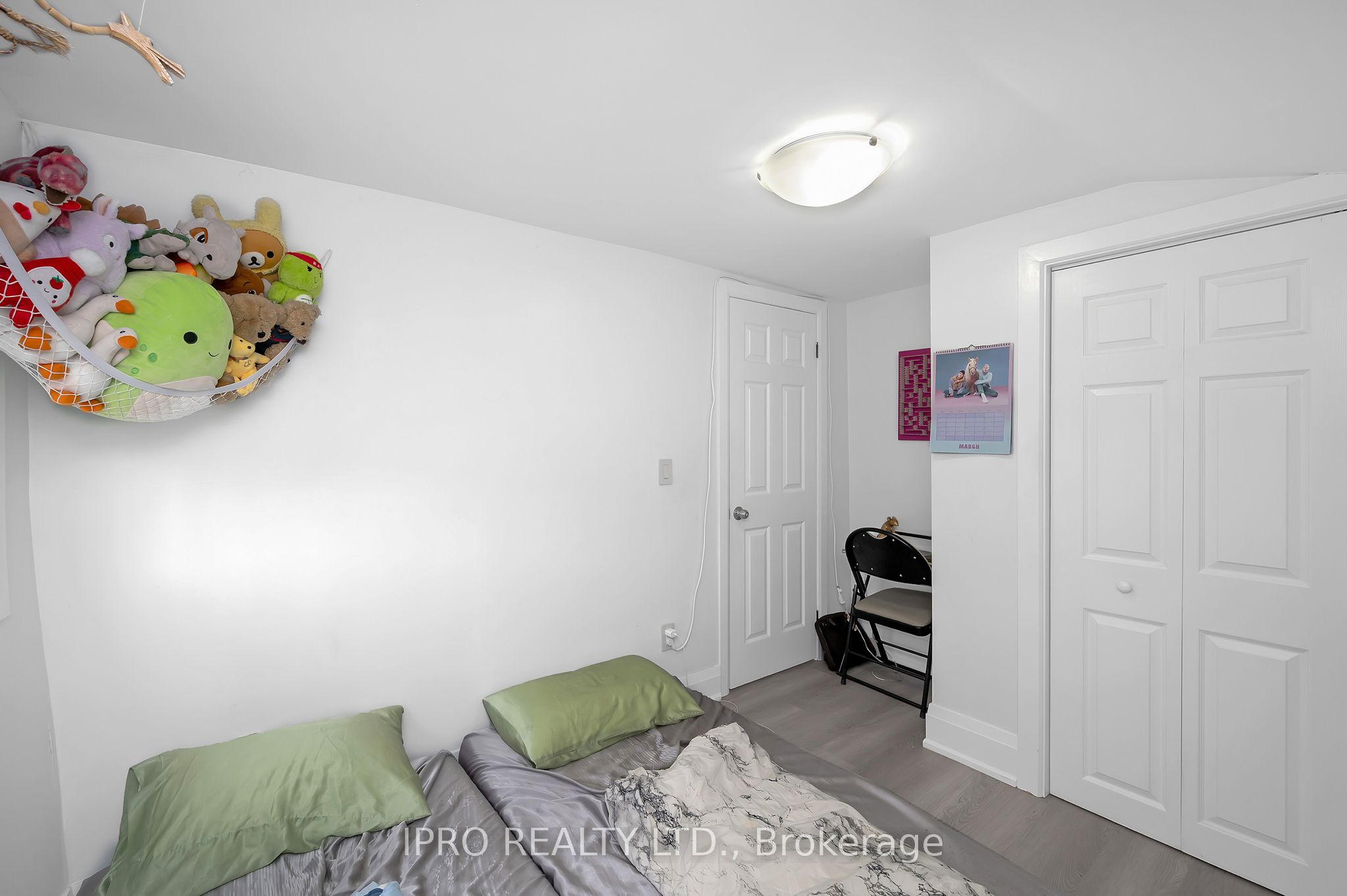 238 West 19th Street Property Photo 28