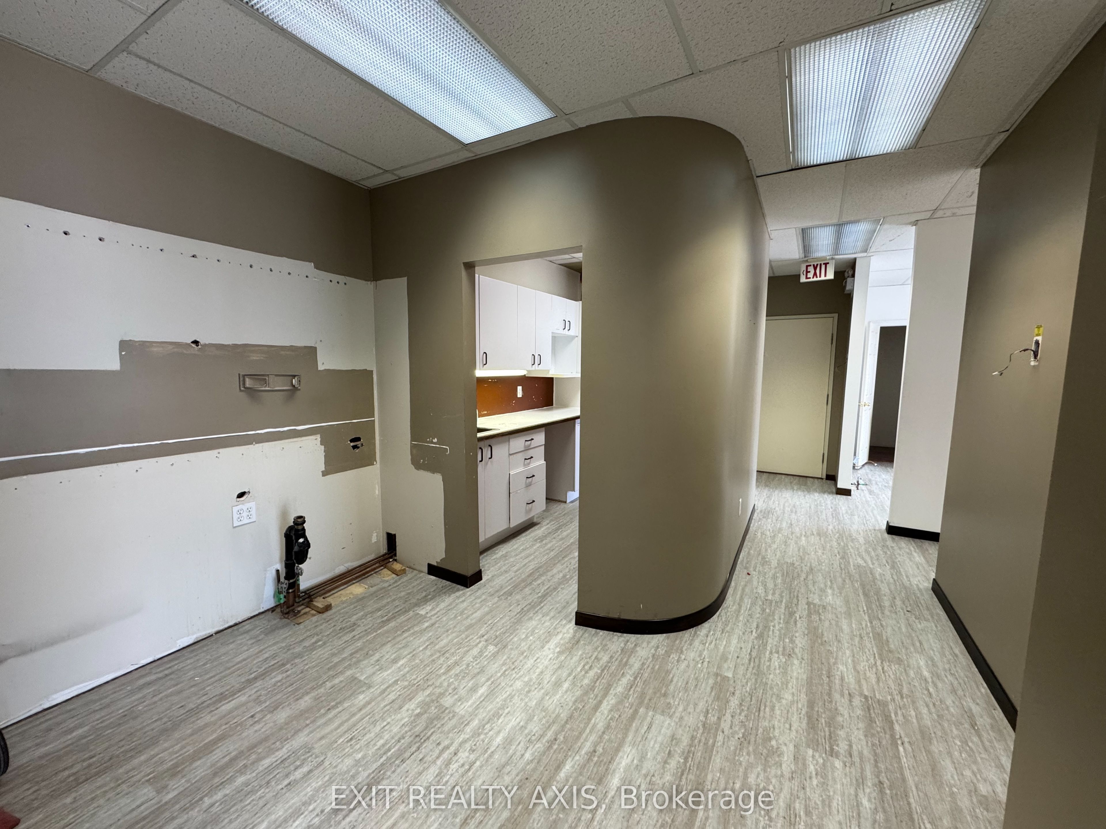 #202 - 68 William Street Property Photo 10