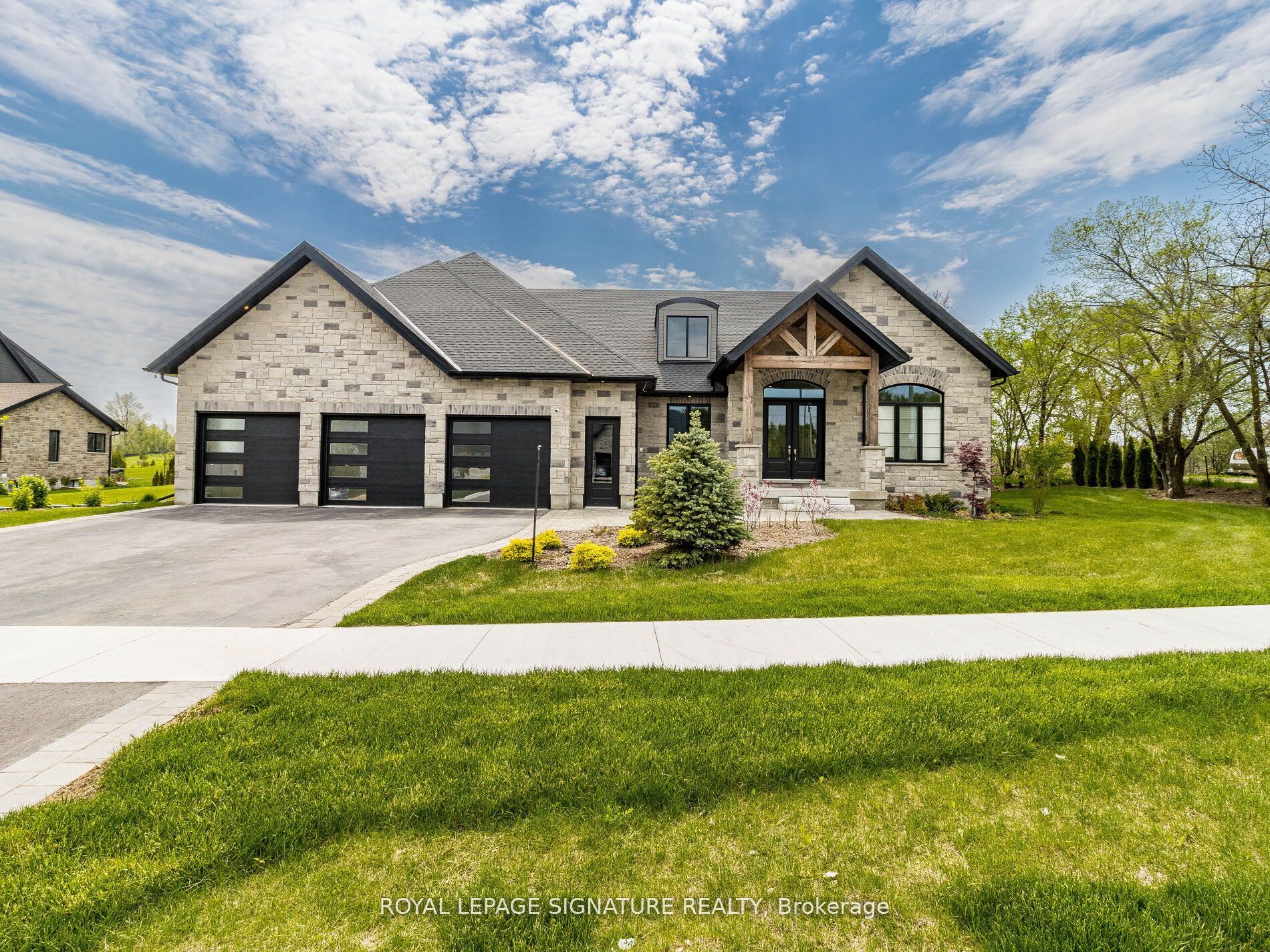 11 Whitcombe Way Property Photo