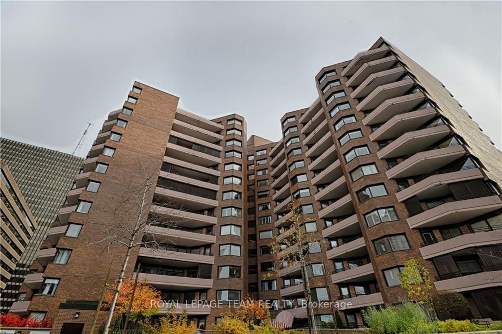 #602 - 151 Bay Street Property Photo