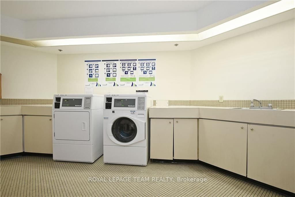 151 Bay Street 602 Property Photo 21