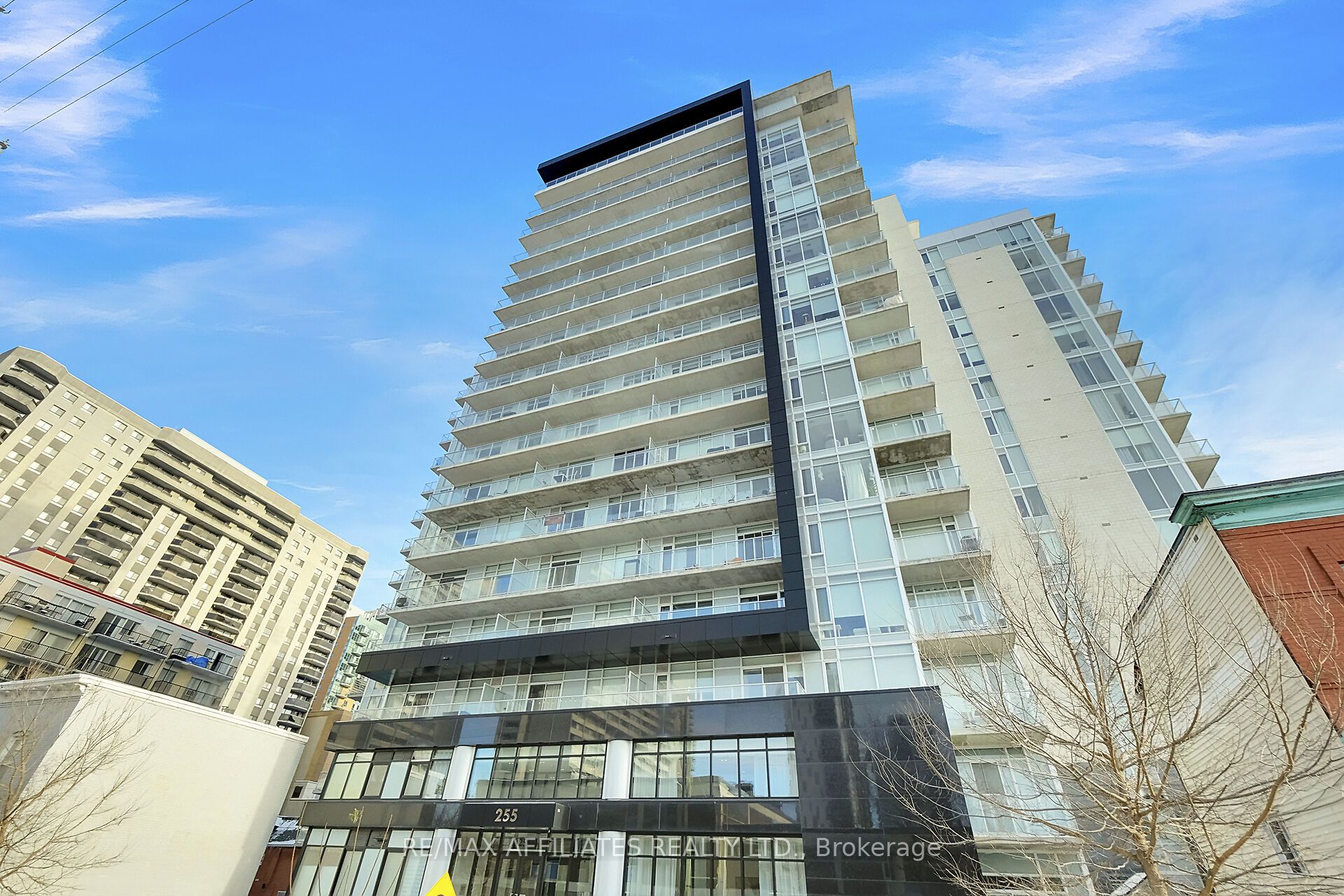 255 Bay St Property Photo