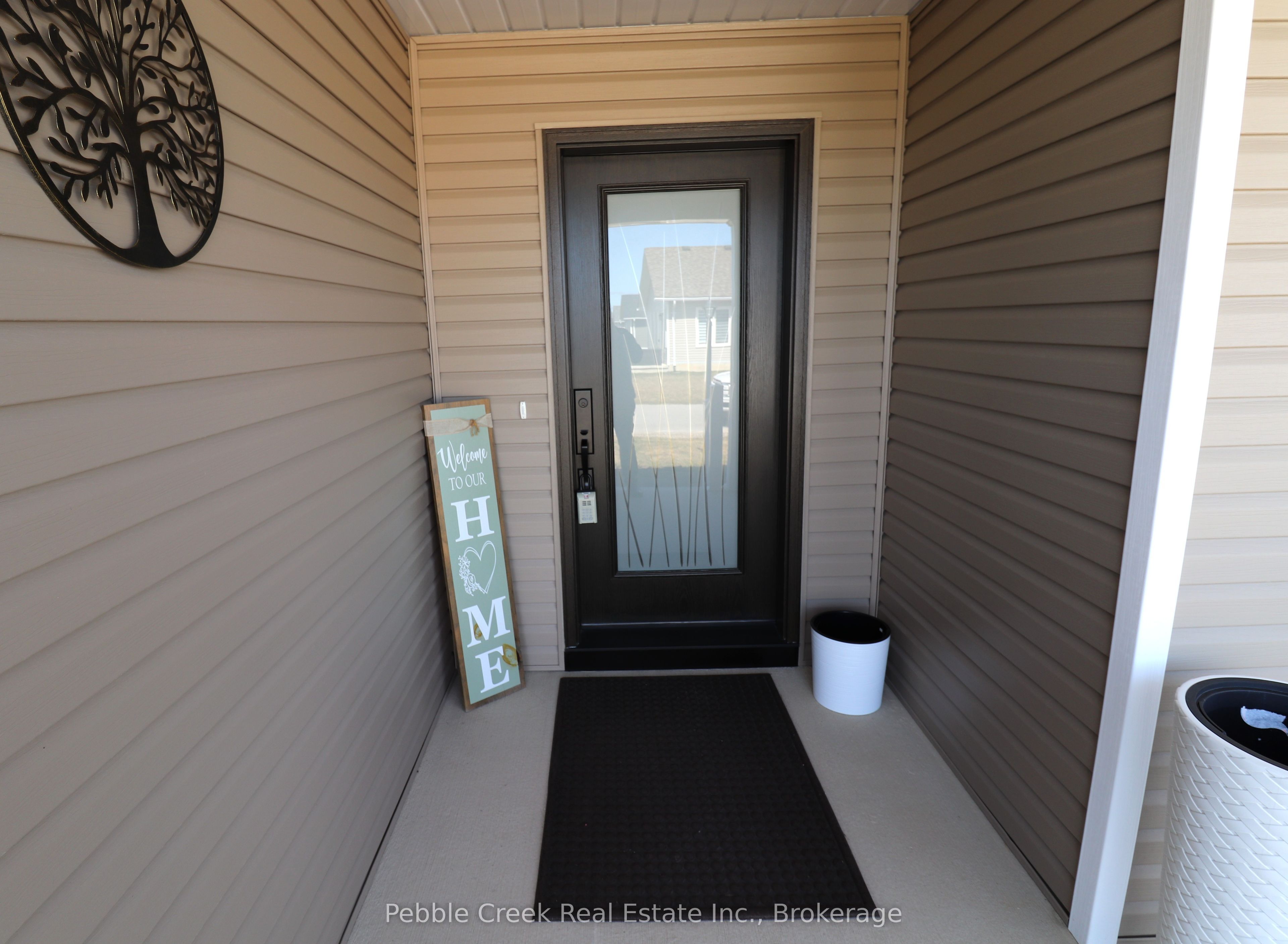 215 Lake Breeze Drive Property Photo 4