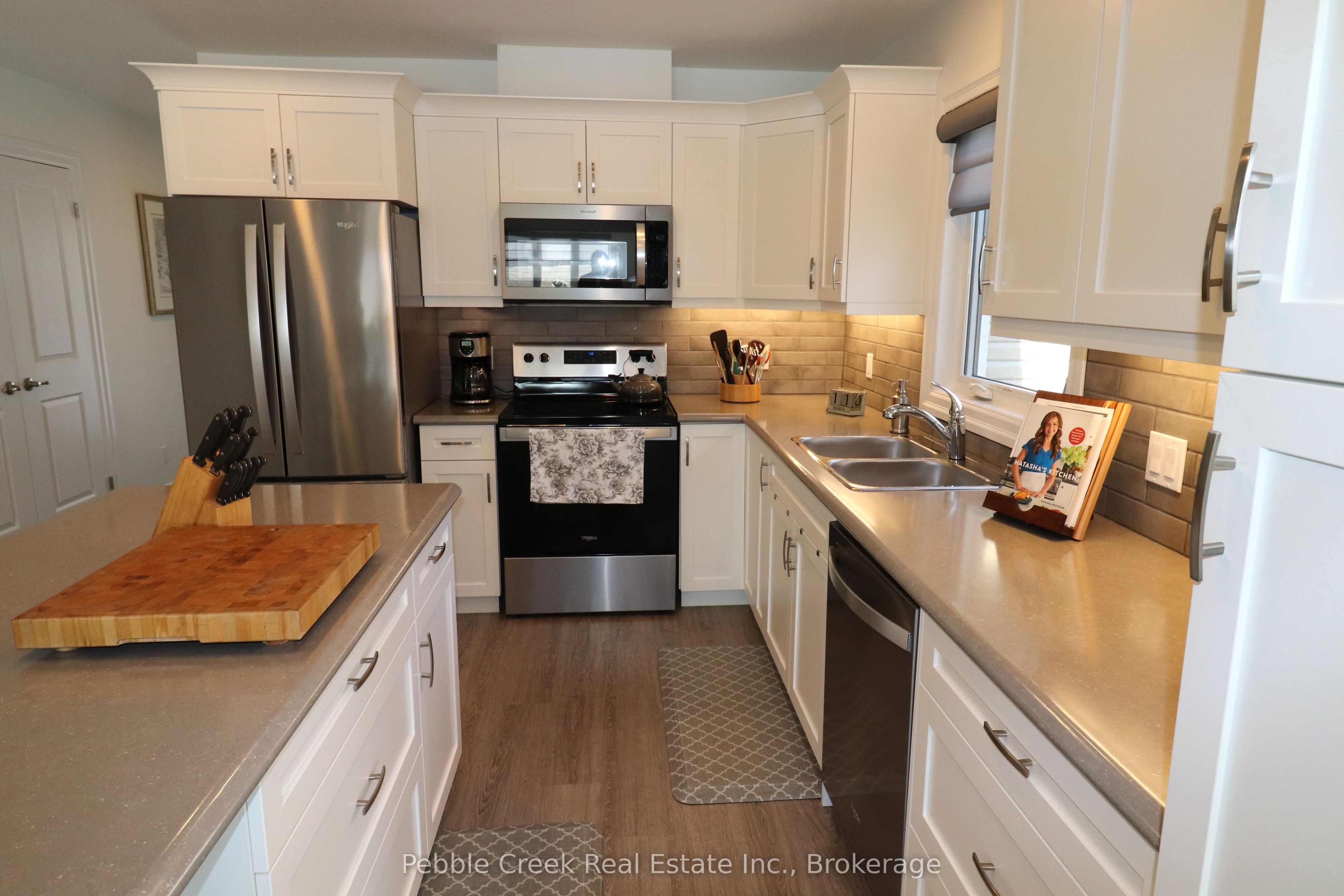 215 Lake Breeze Drive Property Photo 9