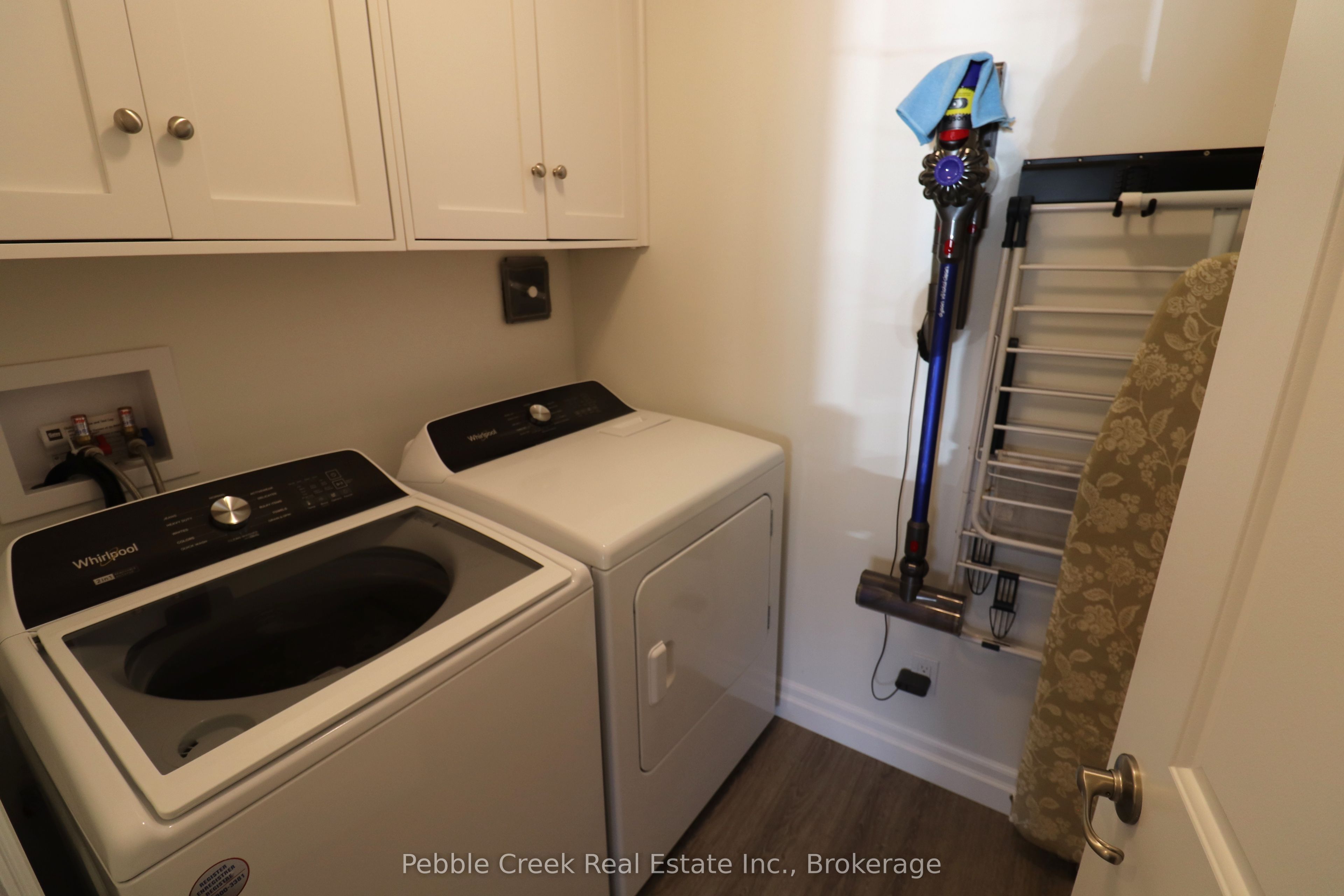 215 Lake Breeze Drive Property Photo 29