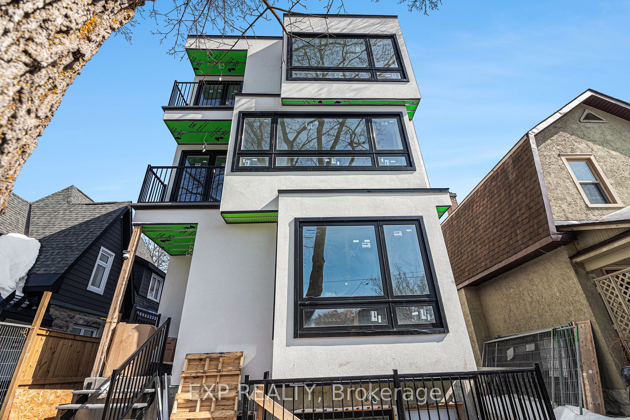 #e - 61 Pinehurst Avenue Property Photo