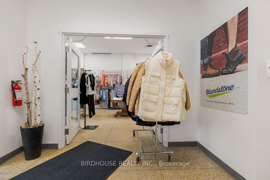 52 King Street Property Photo 8