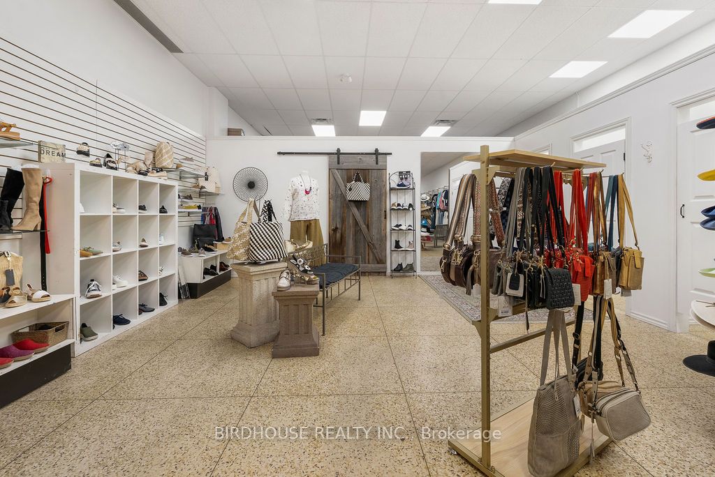 52 King Street Property Photo 11