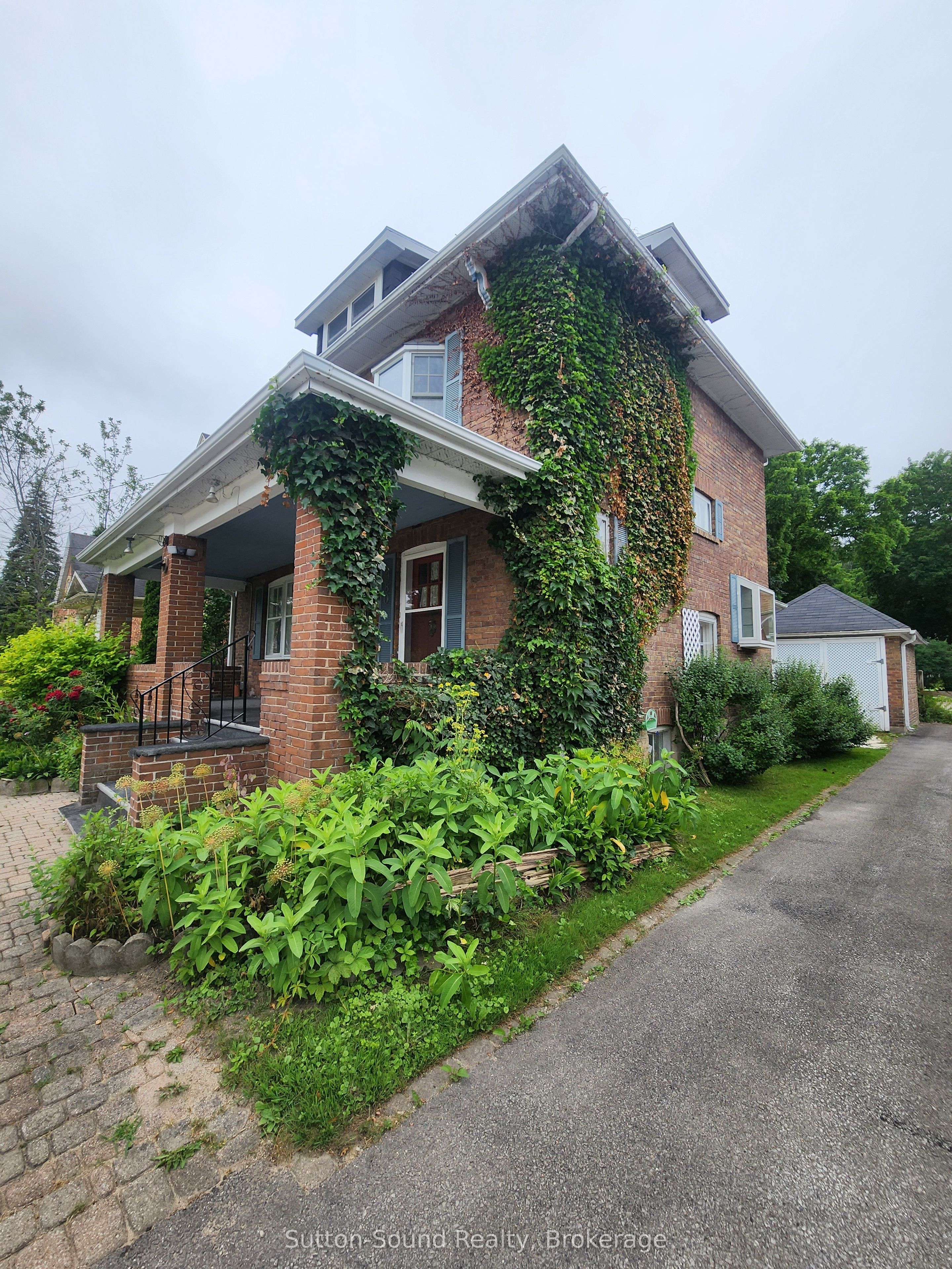 980 3rd Avenue W Property Photo 2