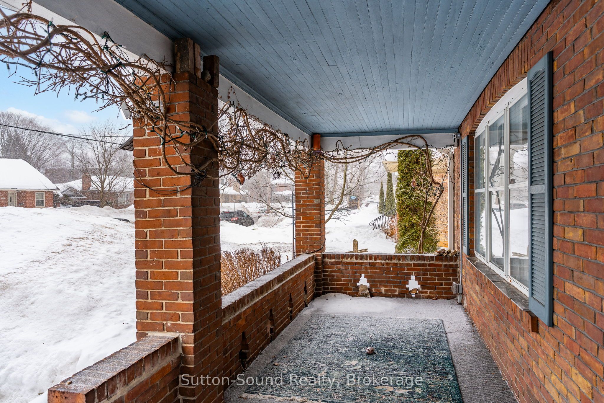 980 3rd Avenue W Property Photo 4