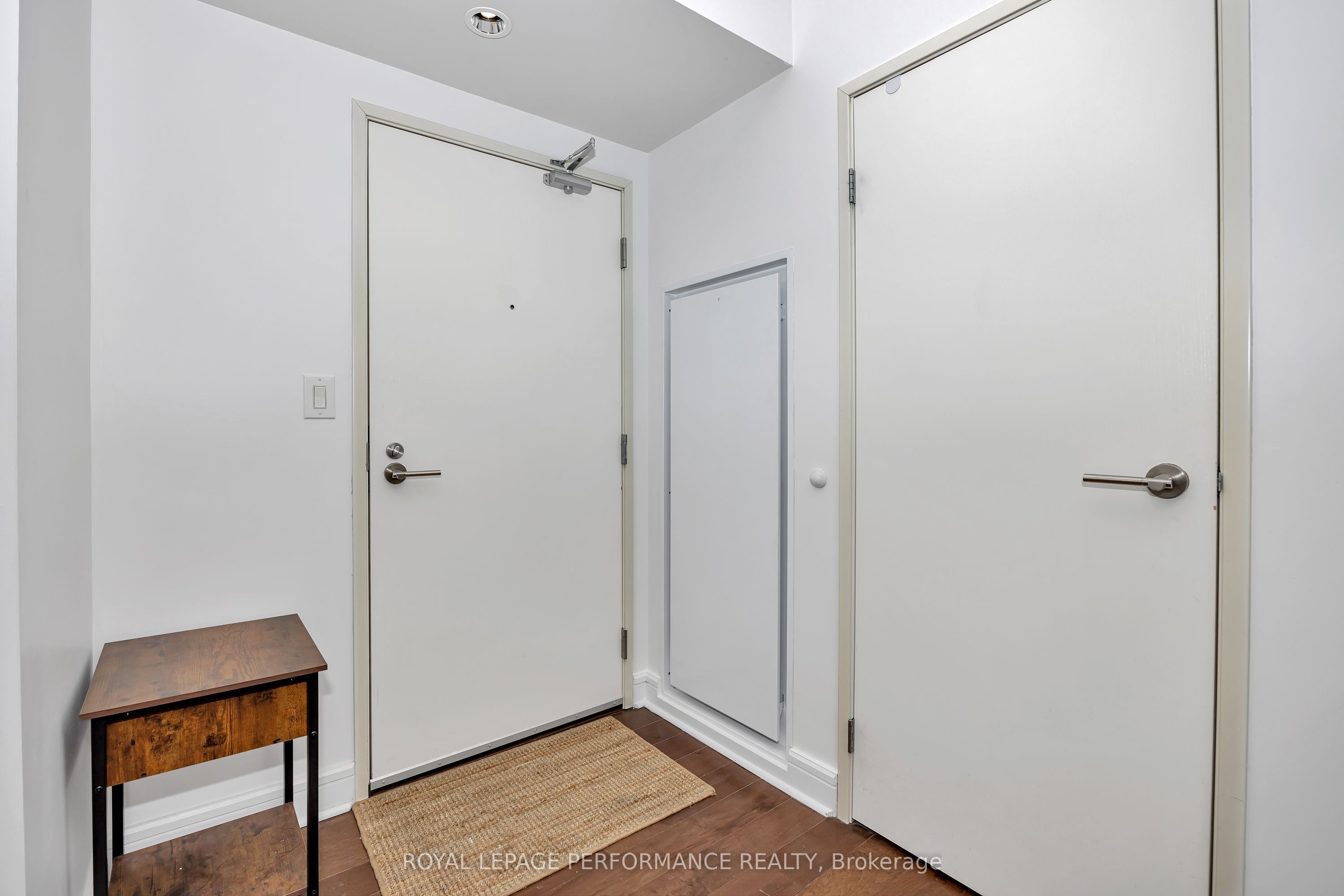 #1008 - 555 Anand Property Photo 4