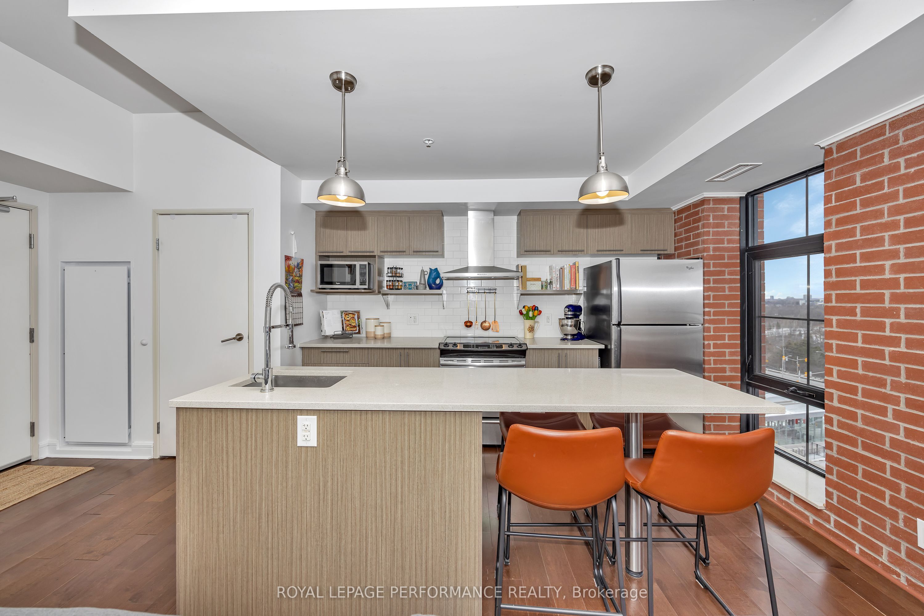 #1008 - 555 Anand Property Photo 8