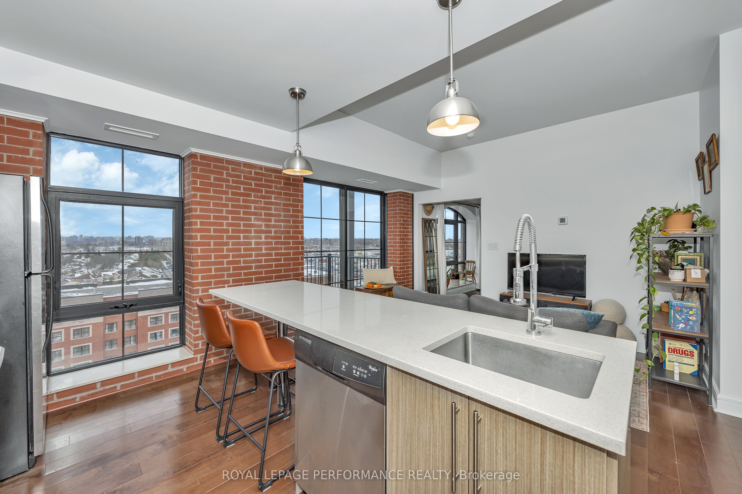 #1008 - 555 Anand Property Photo 10