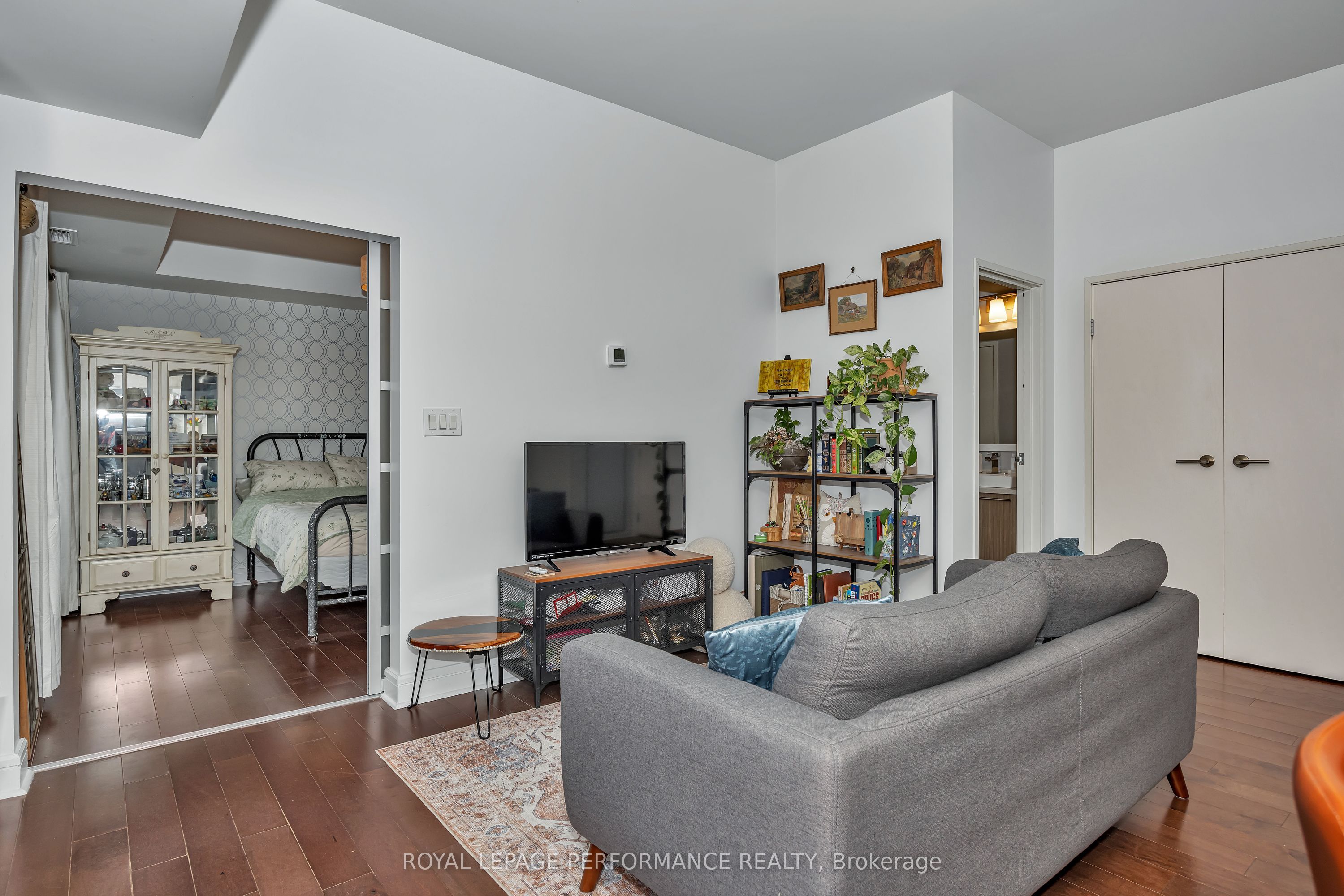 #1008 - 555 Anand Property Photo 11