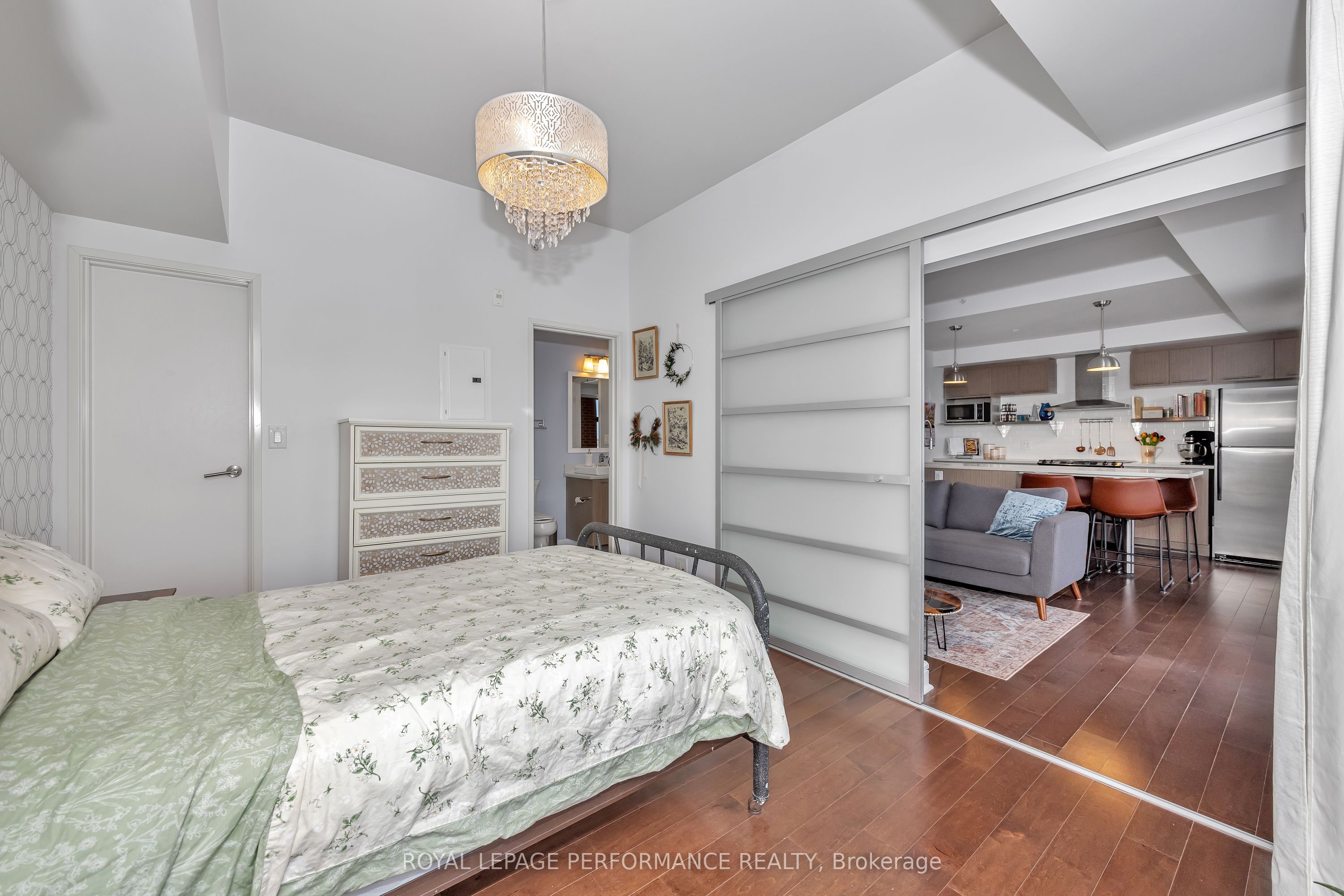 #1008 - 555 Anand Property Photo 16